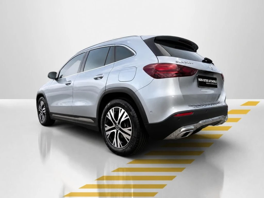 Mercedes-Benz-GLA 200 d-image-11