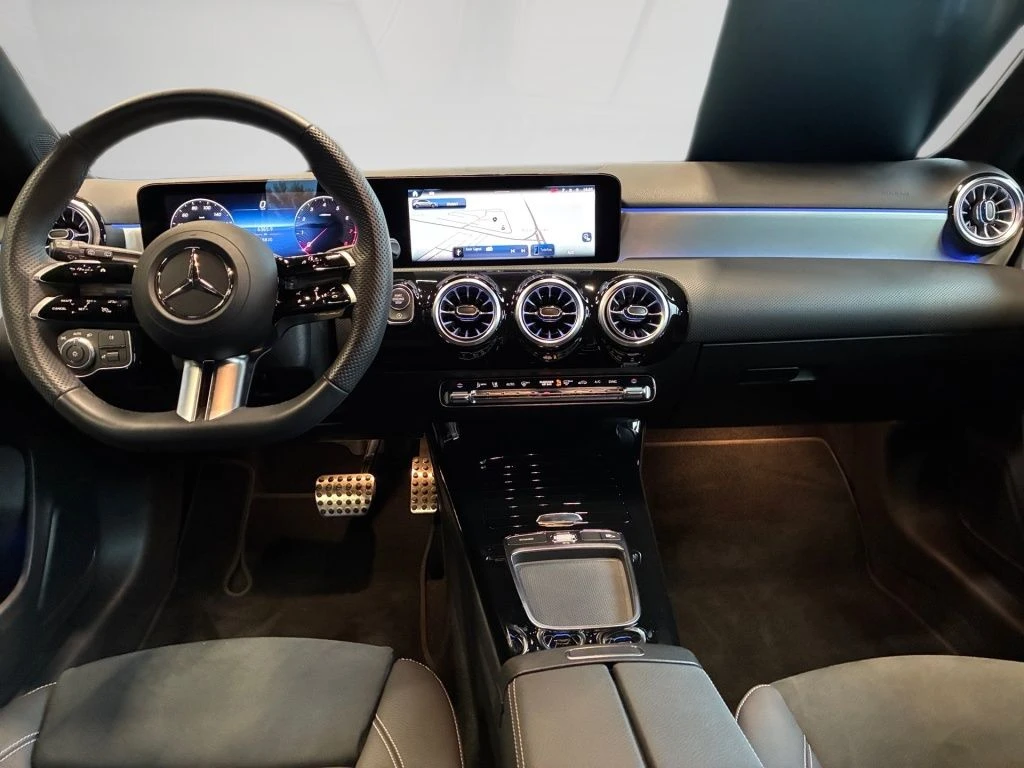 Mercedes-Benz-A-Klasse 200-image-11