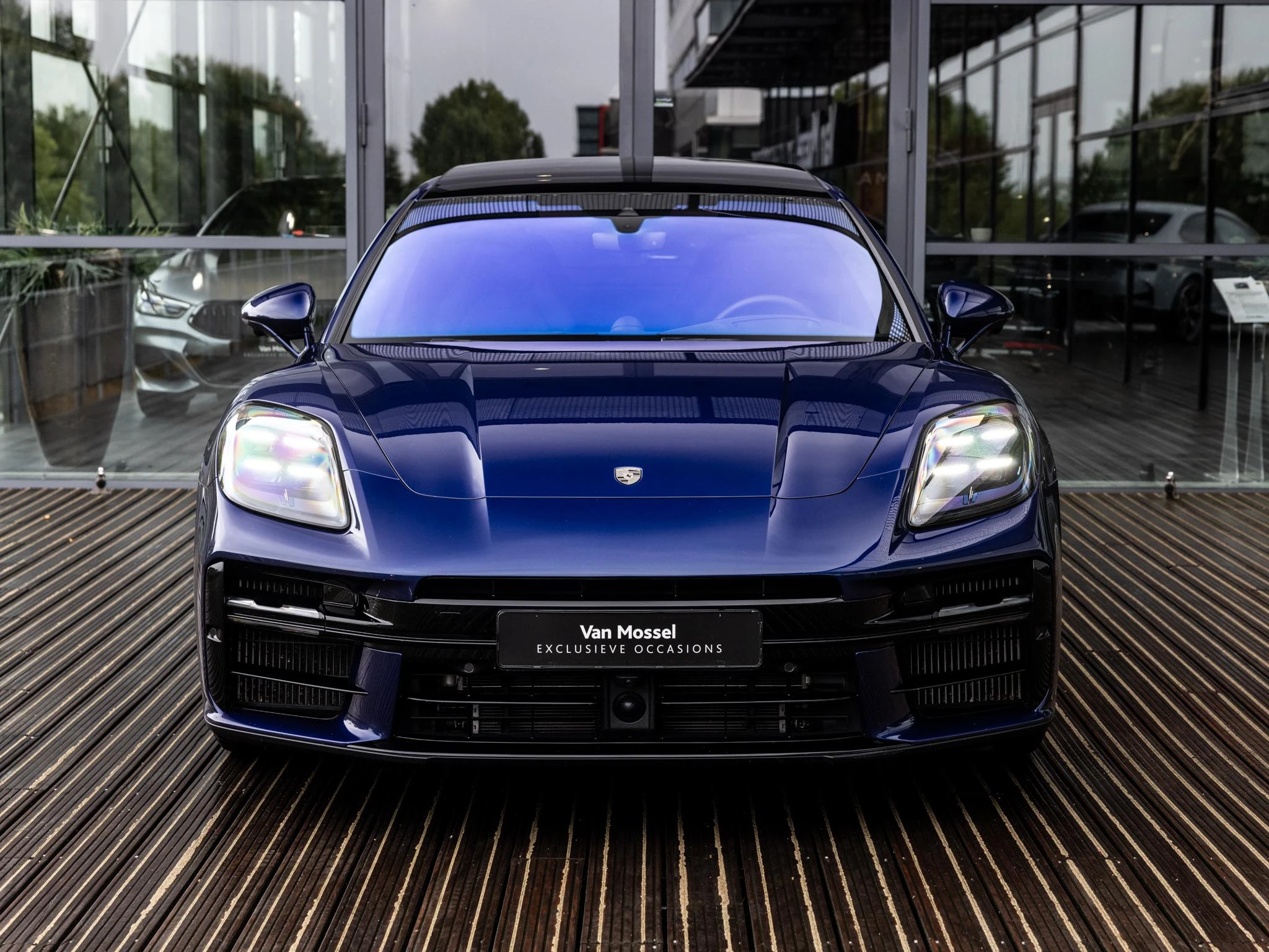 Porsche-Panamera-image-1