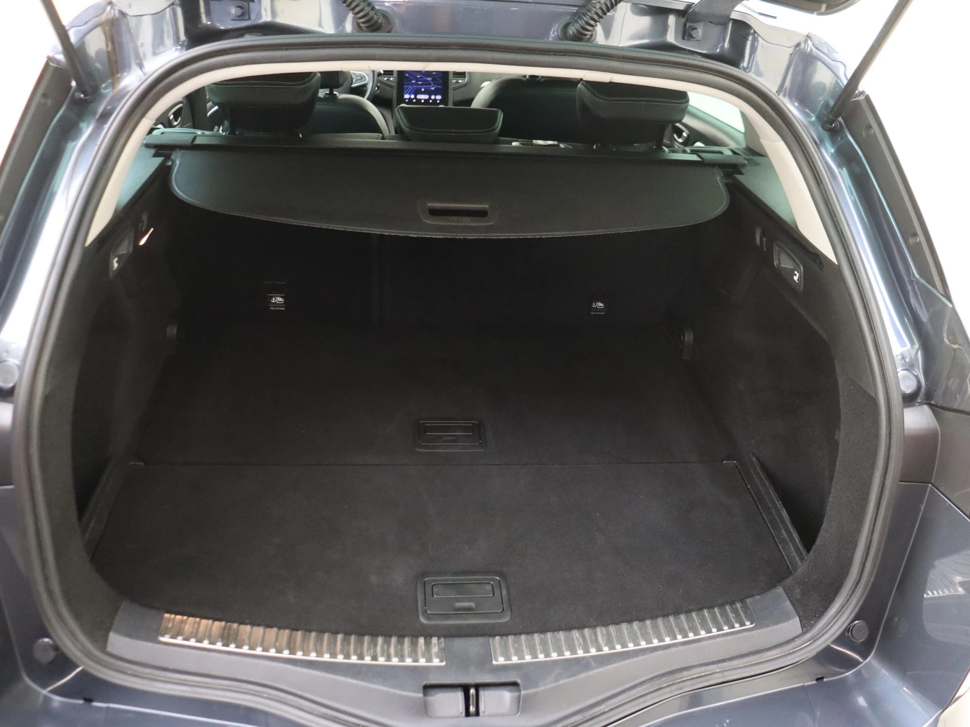 Renault-Mégane Estate-image-23