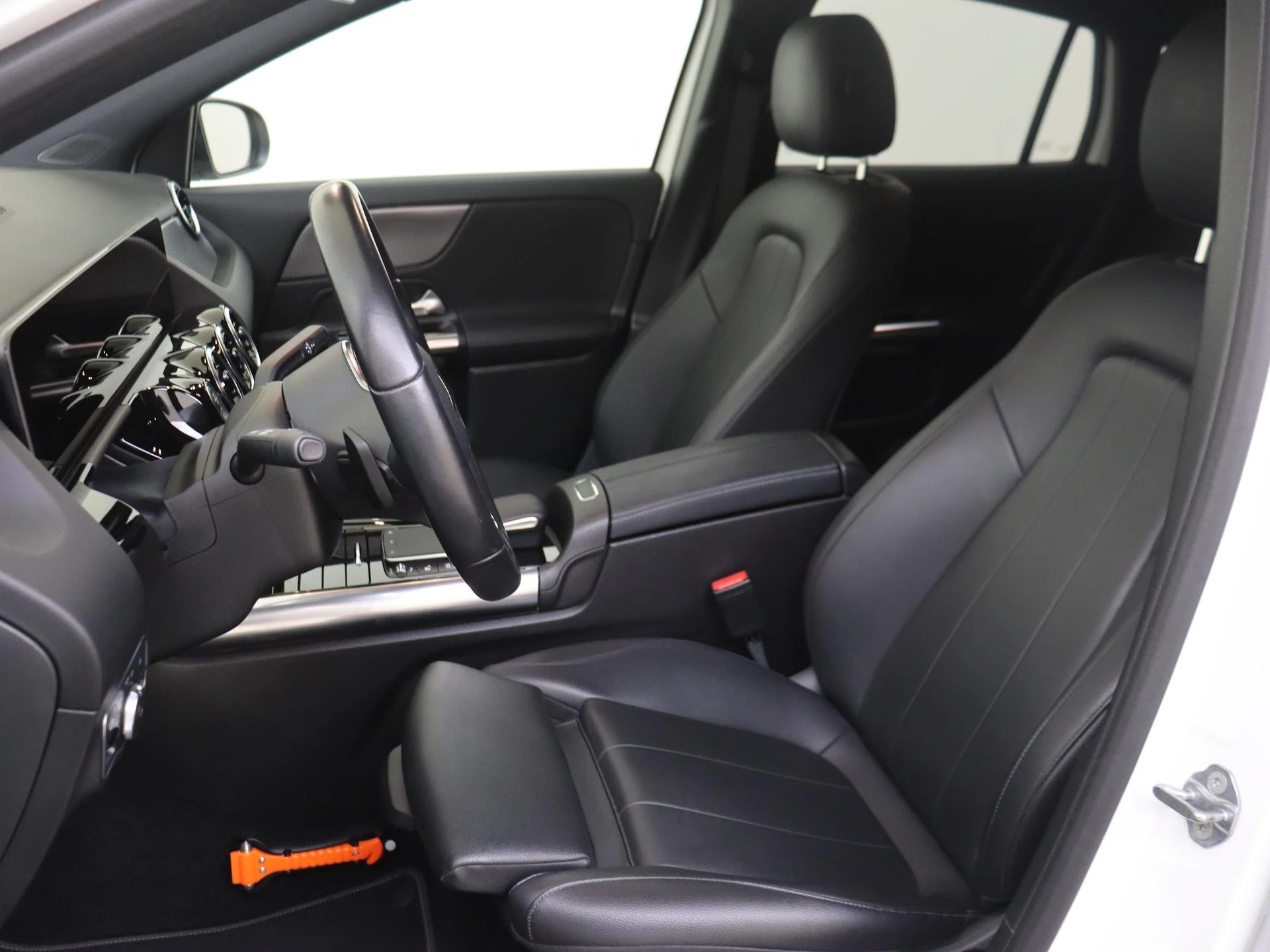 Mercedes-Benz-GLA-image-10
