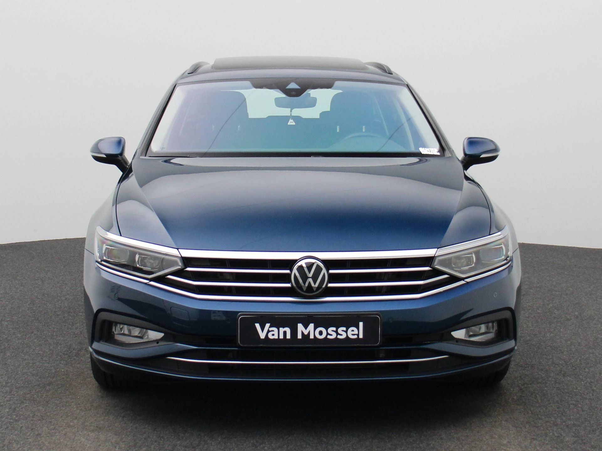 Volkswagen-Passat-image-2