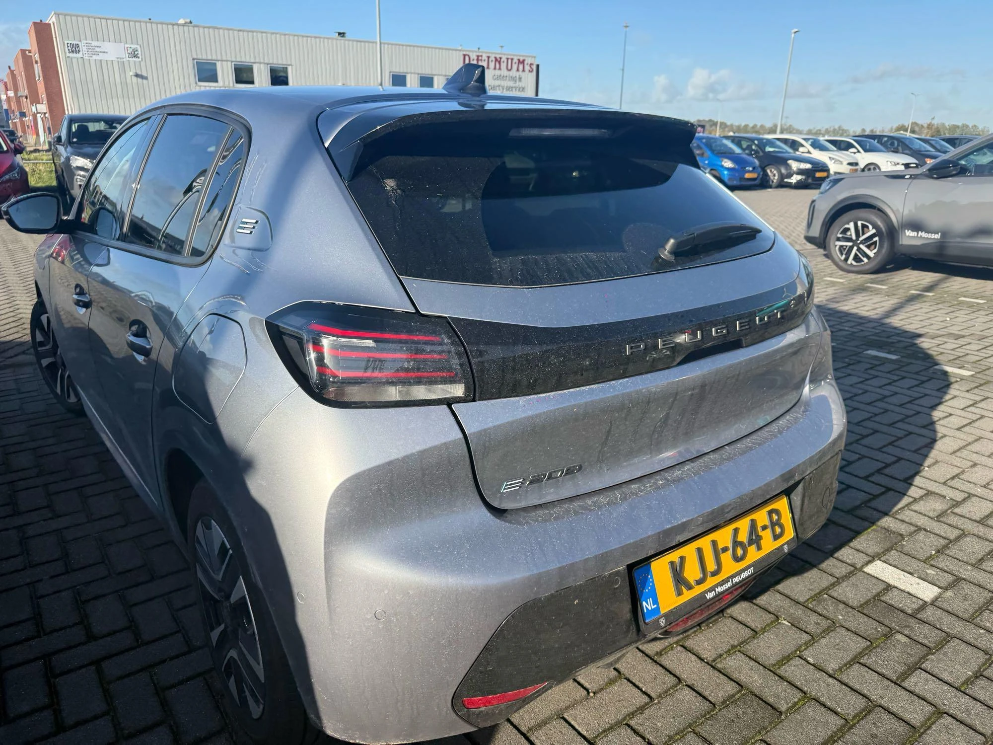 Peugeot-e-208-image-2