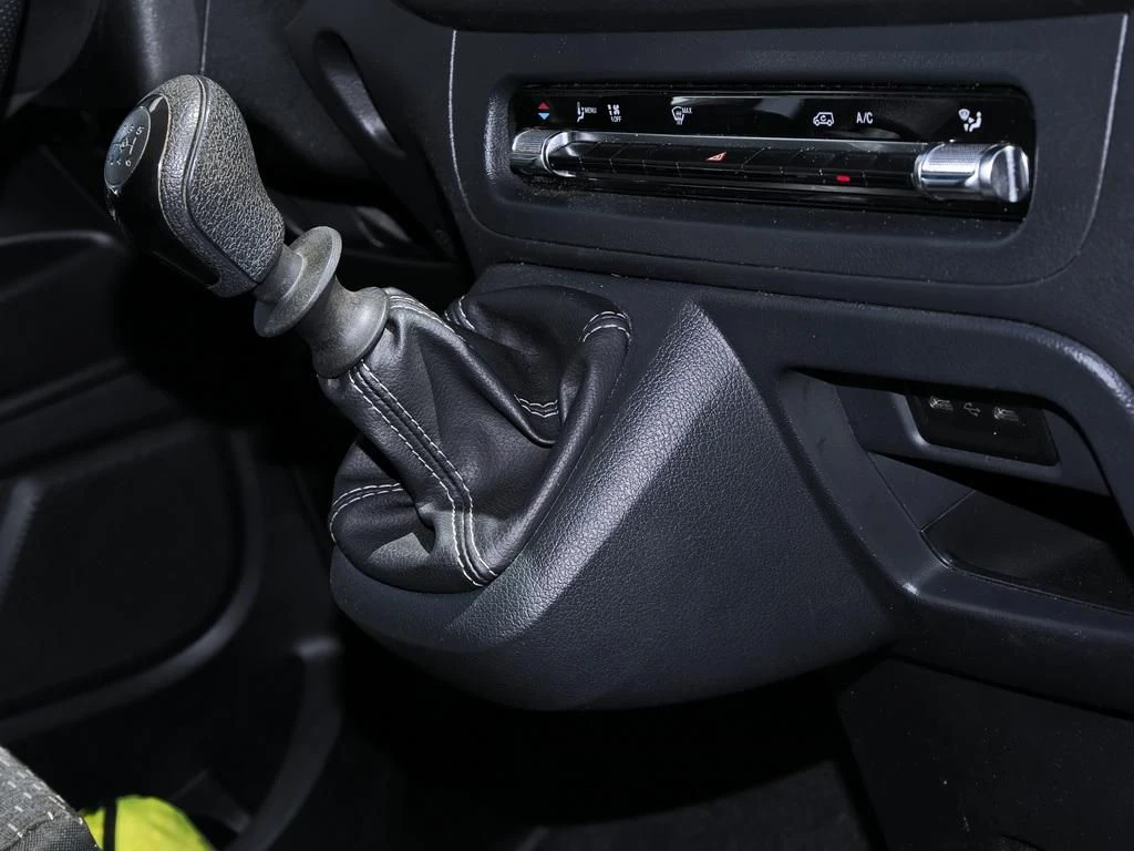 Mercedes-Benz-Vito 116-image-11