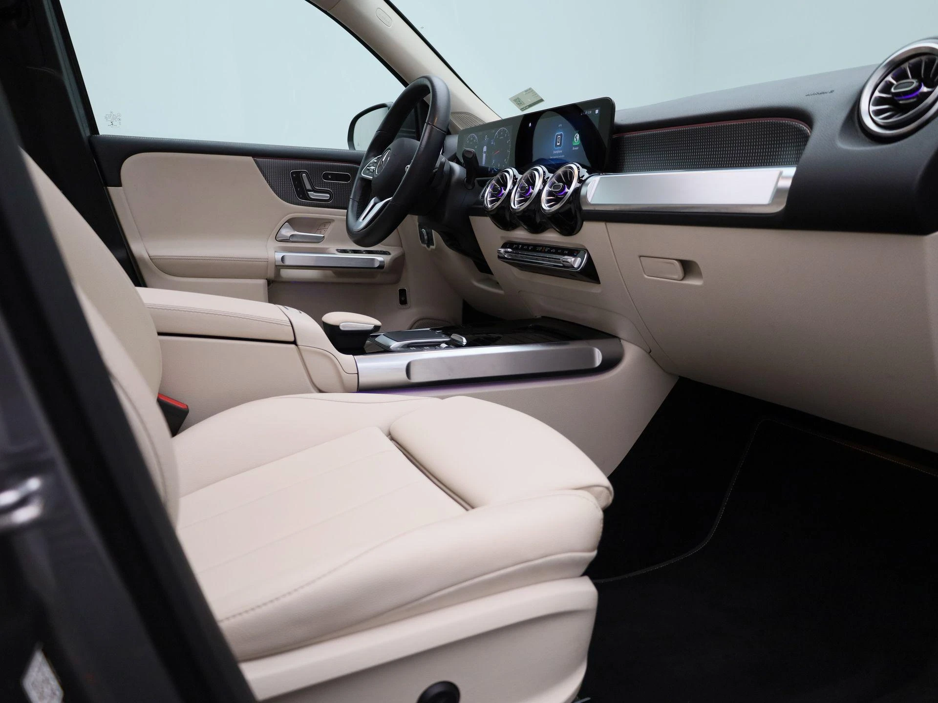 Mercedes-Benz-GLB-image-37