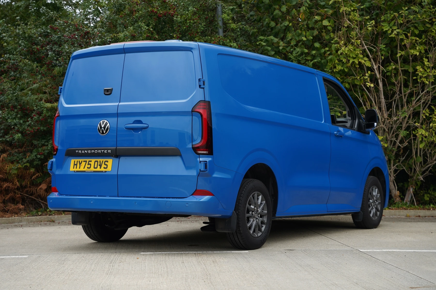 Volkswagen-Transporter-image-13