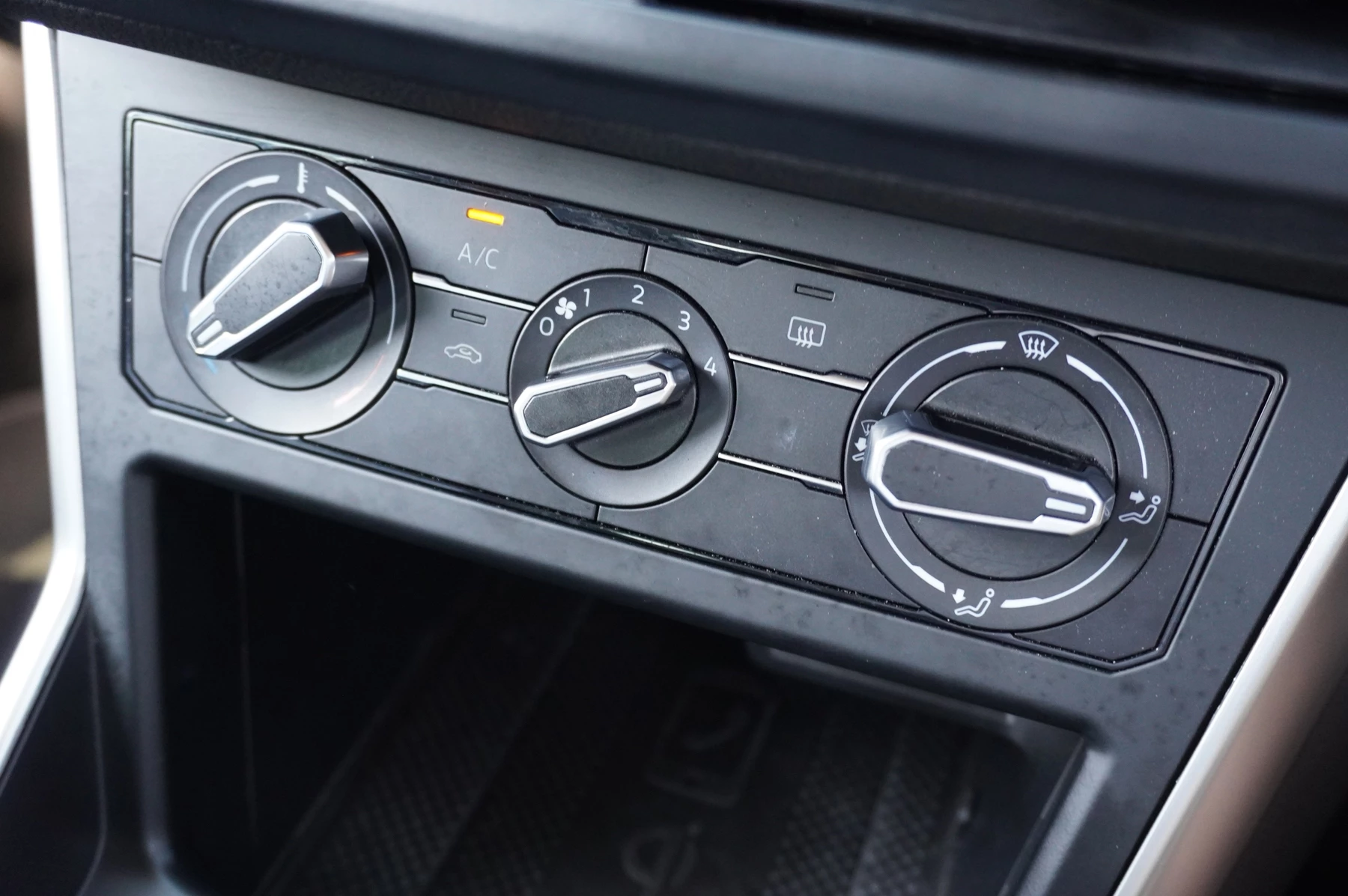 Volkswagen-Polo-image-17