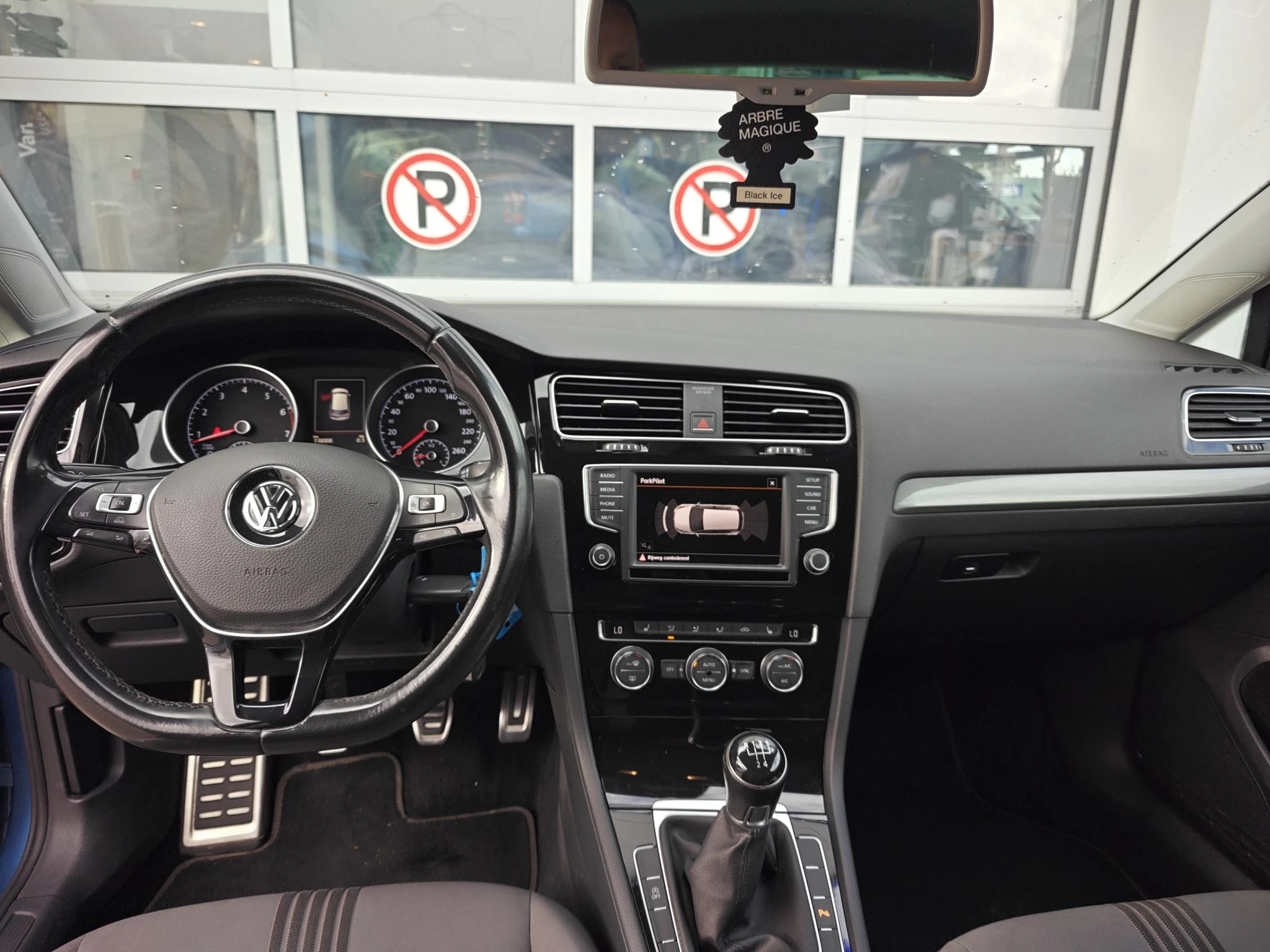 Volkswagen-Golf-image-9