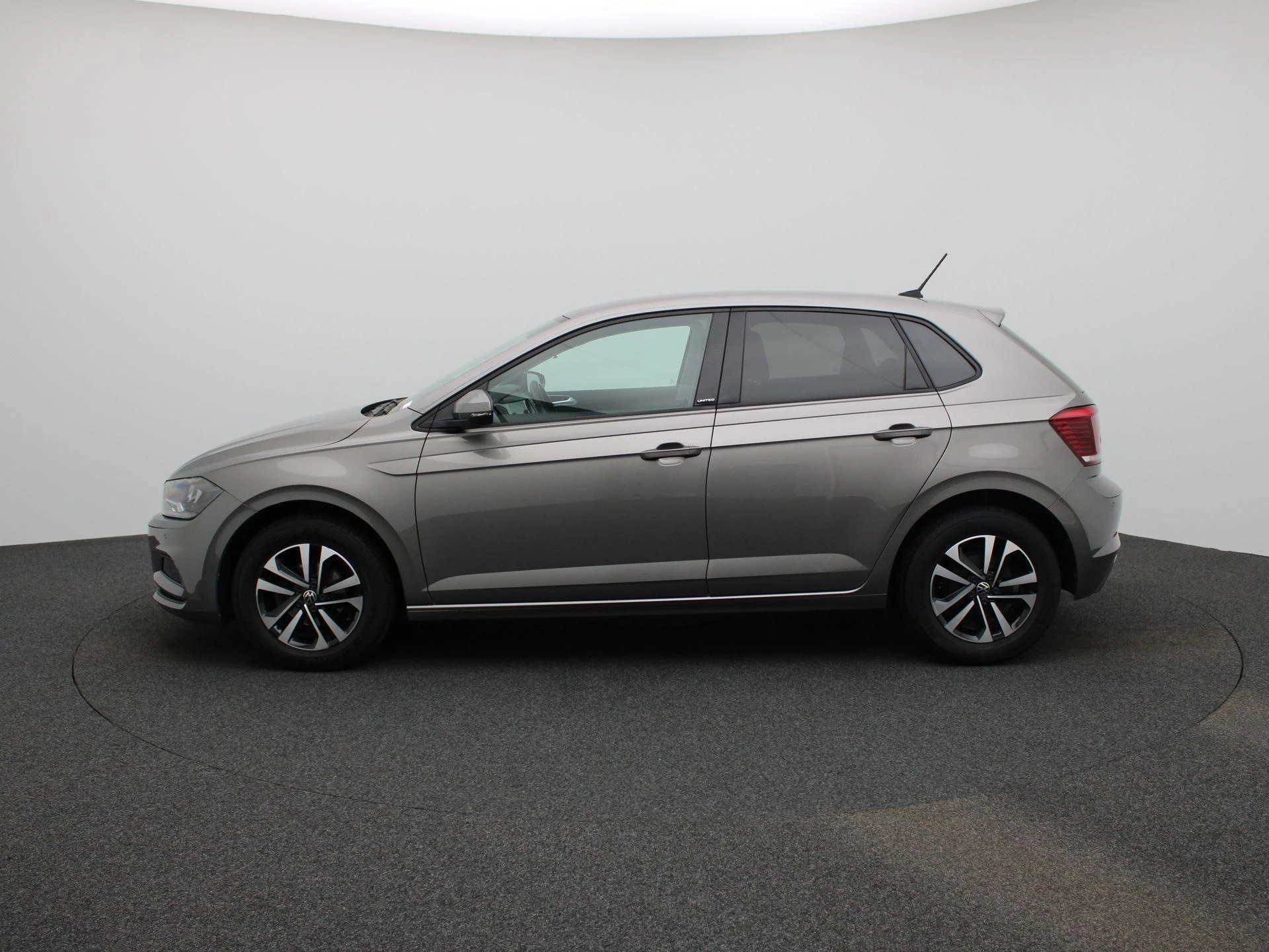 Volkswagen-Polo-image-4