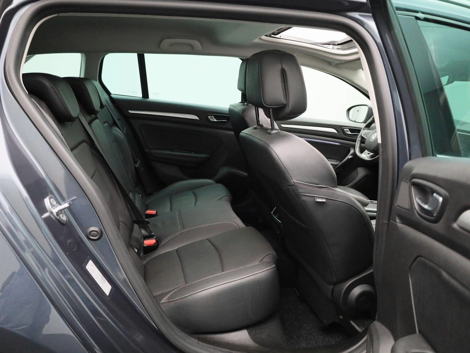 Renault-Megane E-Tech-image-47