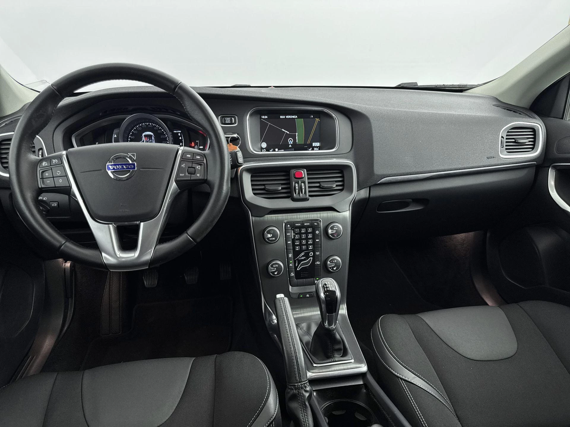 Volvo-V40-image-15