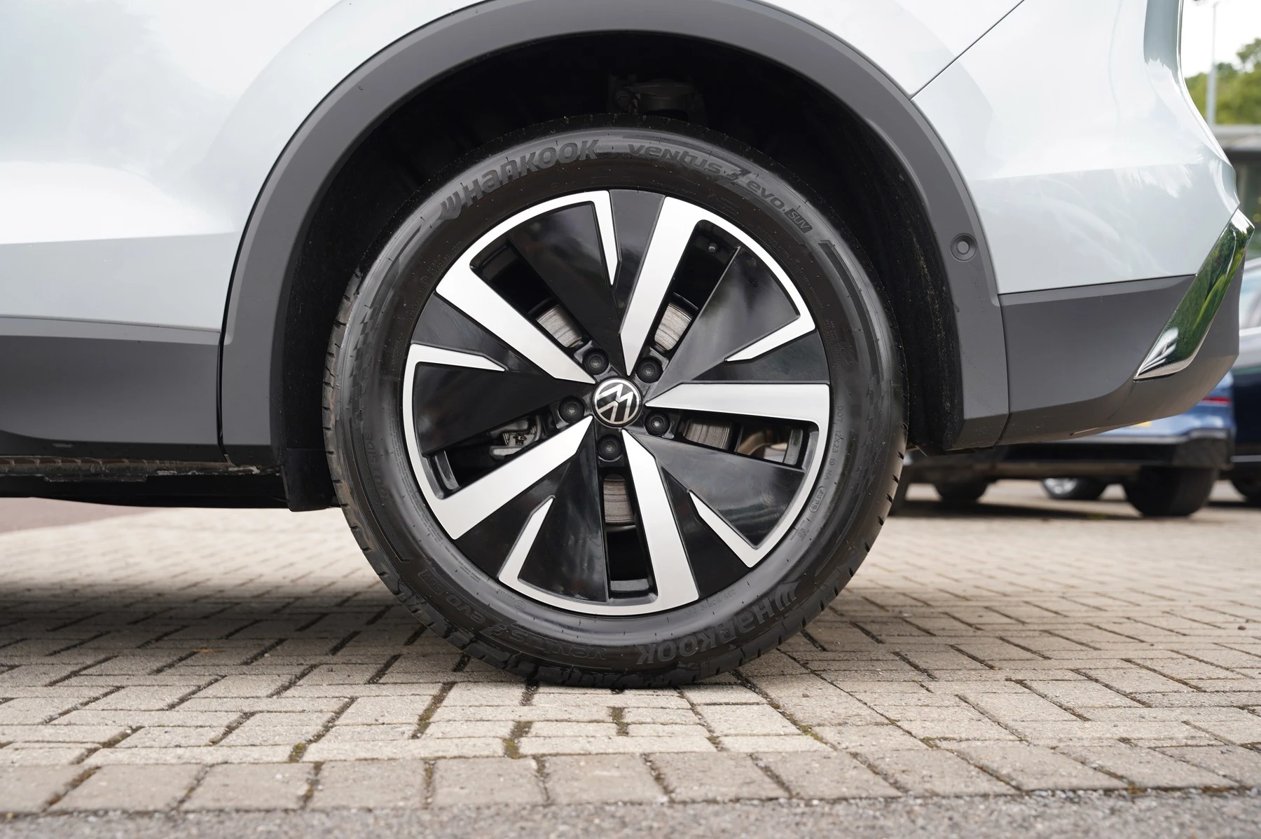 Volkswagen-Tiguan-image-16