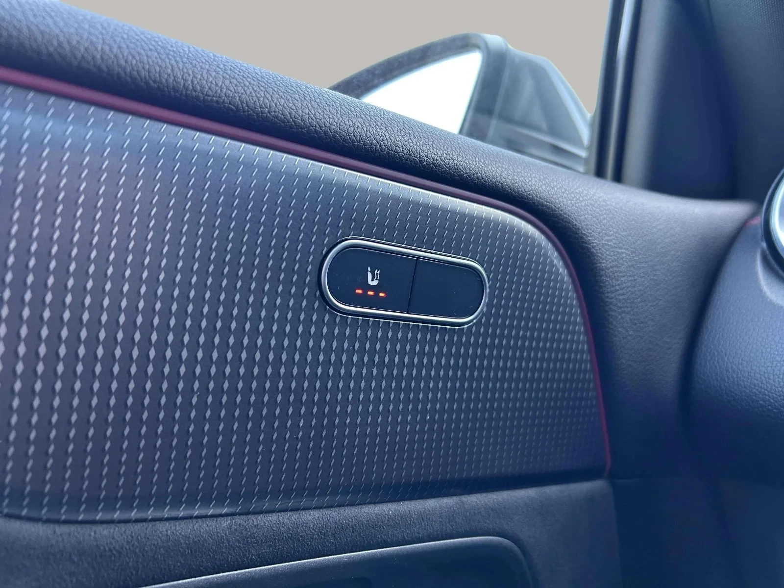 Mercedes-Benz-EQB-image-10