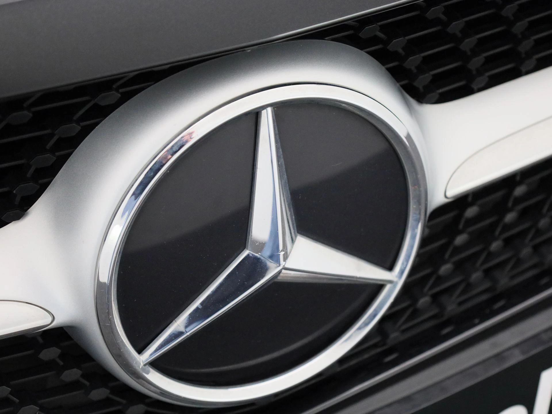 Mercedes-Benz A-Klasse 250 e Business Line
