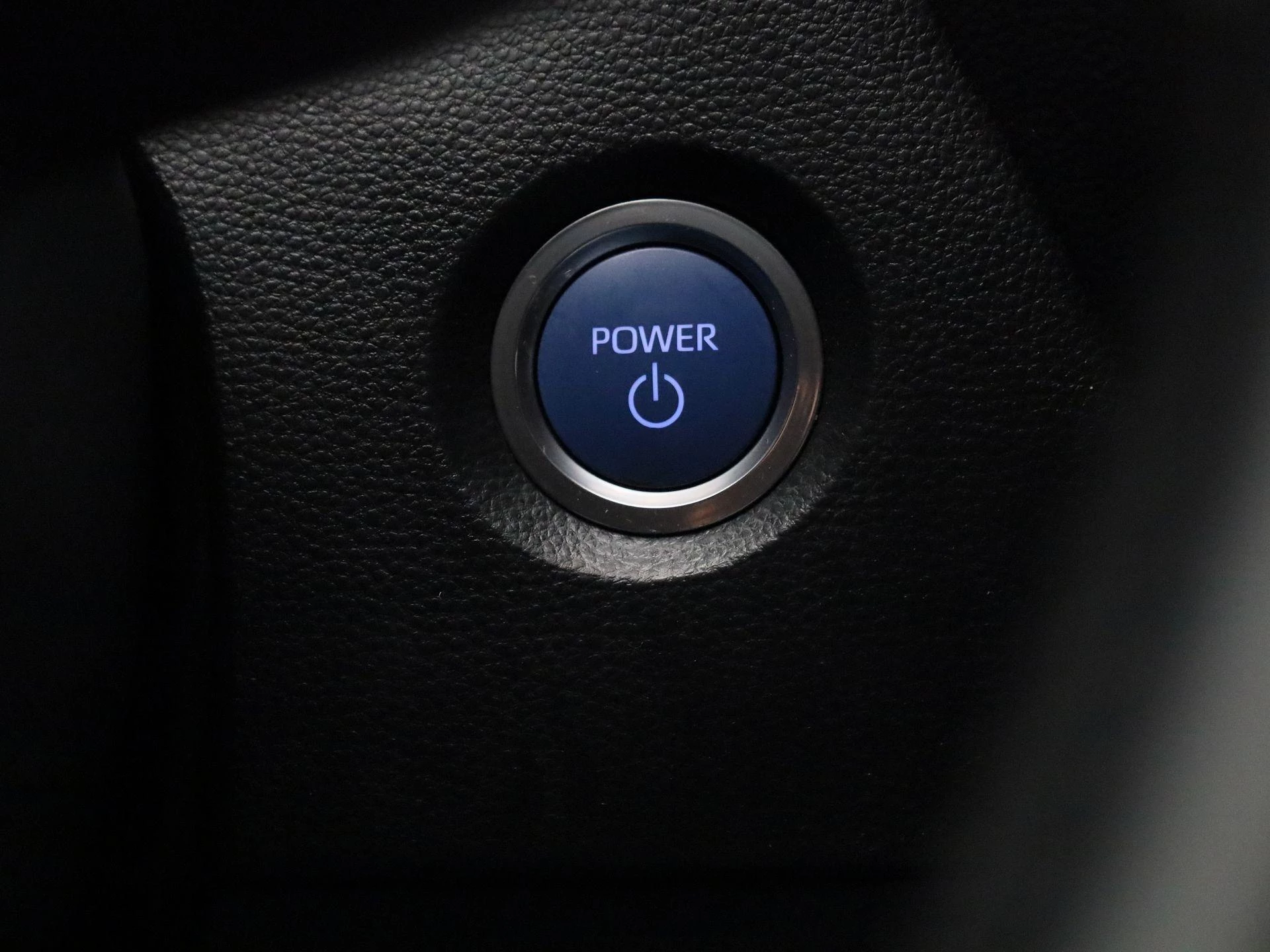 Toyota Corolla Touring Sports 1.8 Hybrid Business Intro