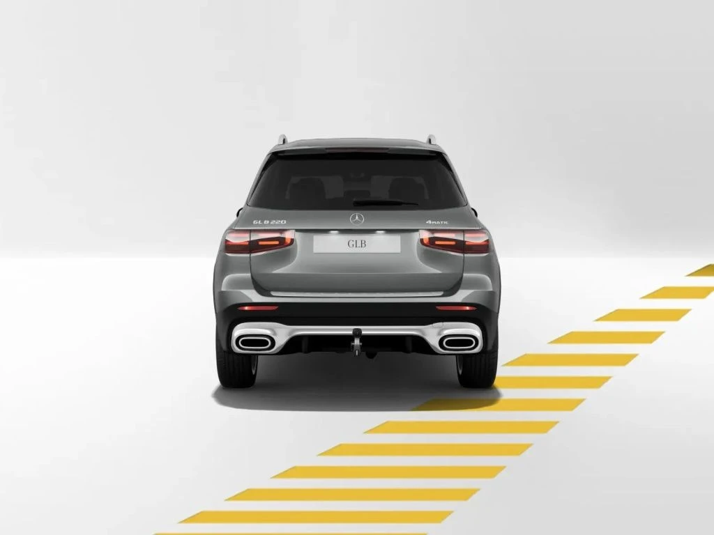 Mercedes-Benz-GLB 220-image-5