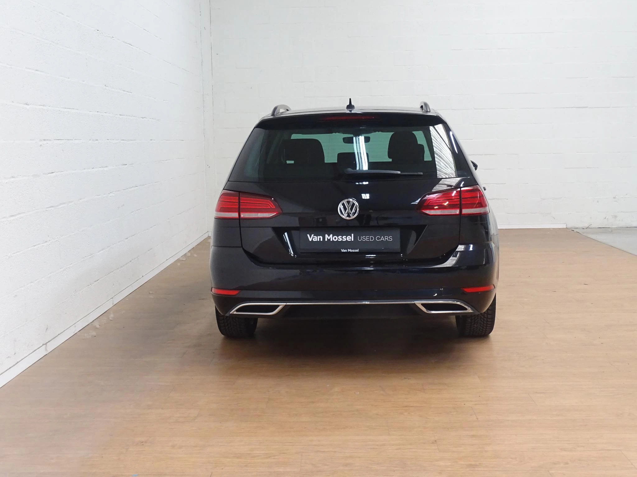 Volkswagen-Golf-image-9