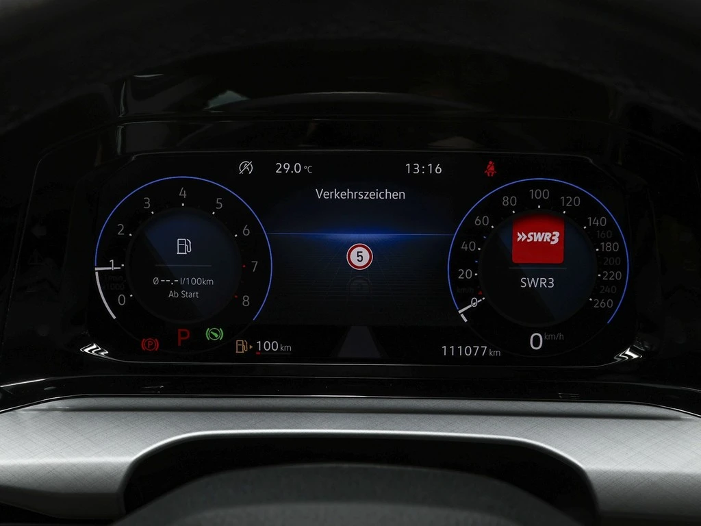 Volkswagen-Golf-image-13