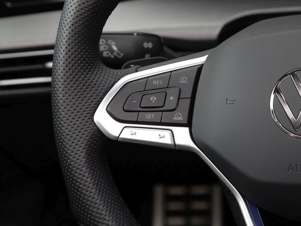 Volkswagen-Golf-image-16