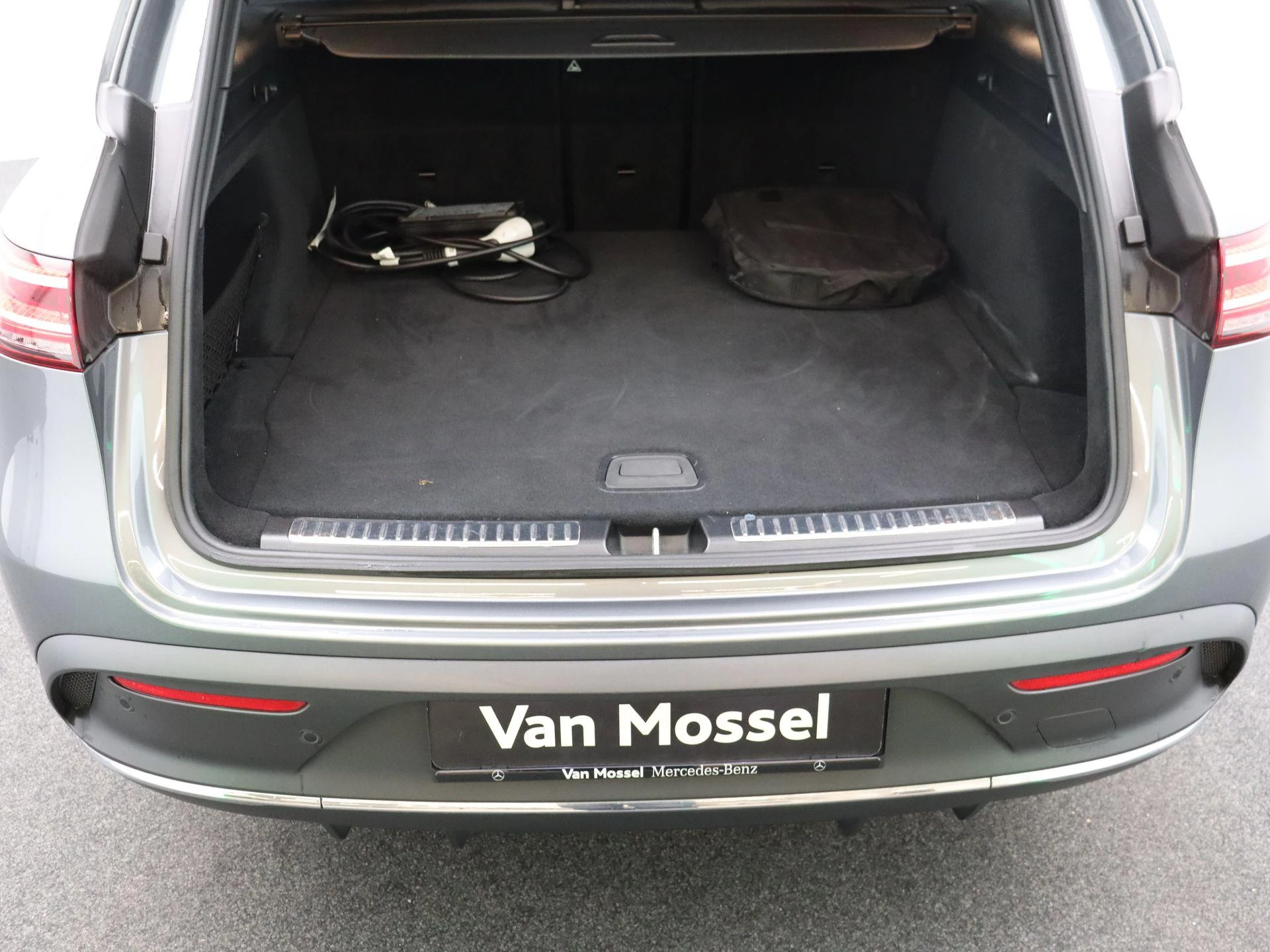 Mercedes-Benz-EQC-image-19