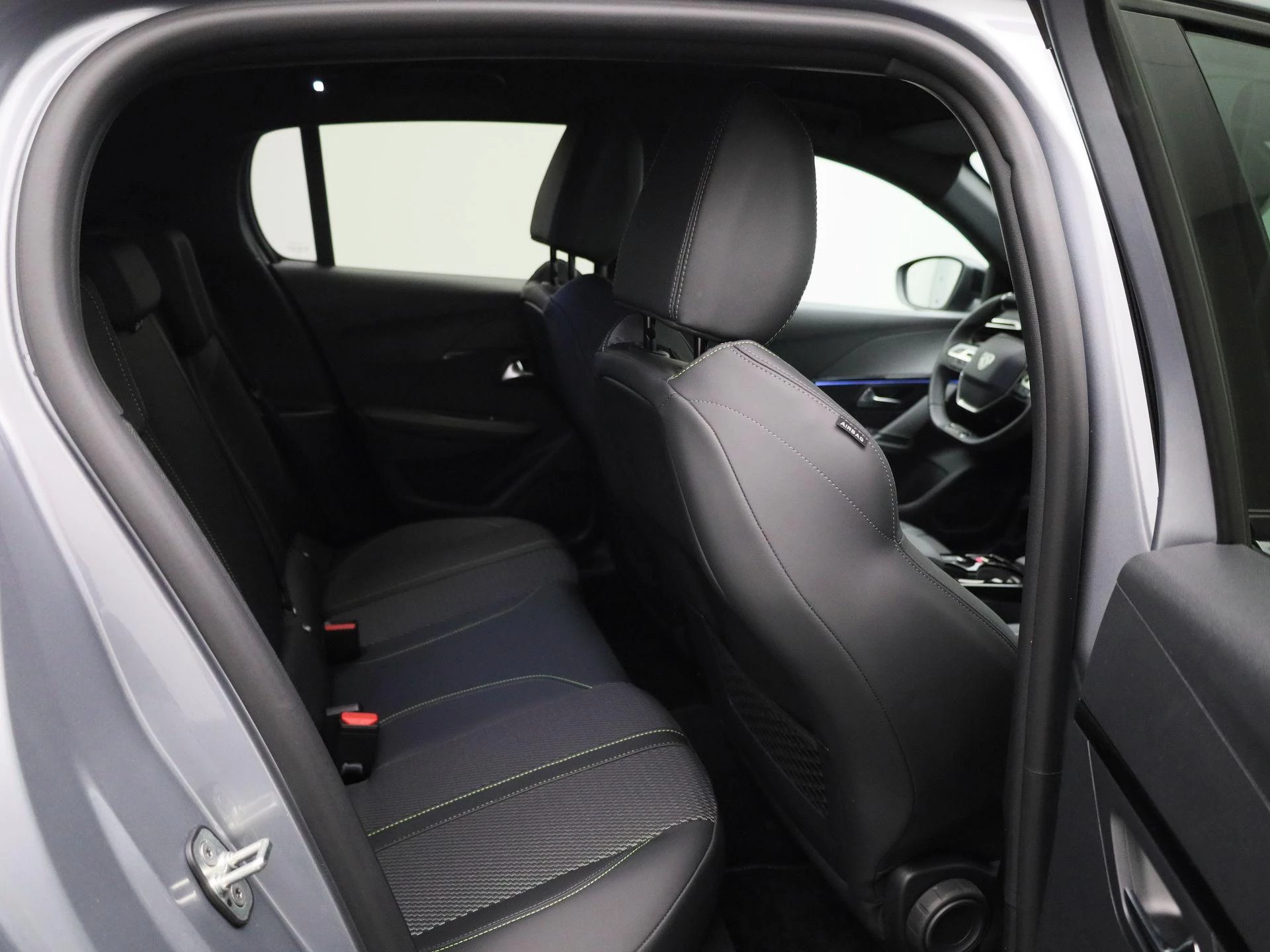 Peugeot 208 1.2 HYBRID 100 e-DSC6 GT