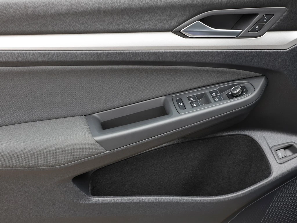 Volkswagen-Golf-image-14