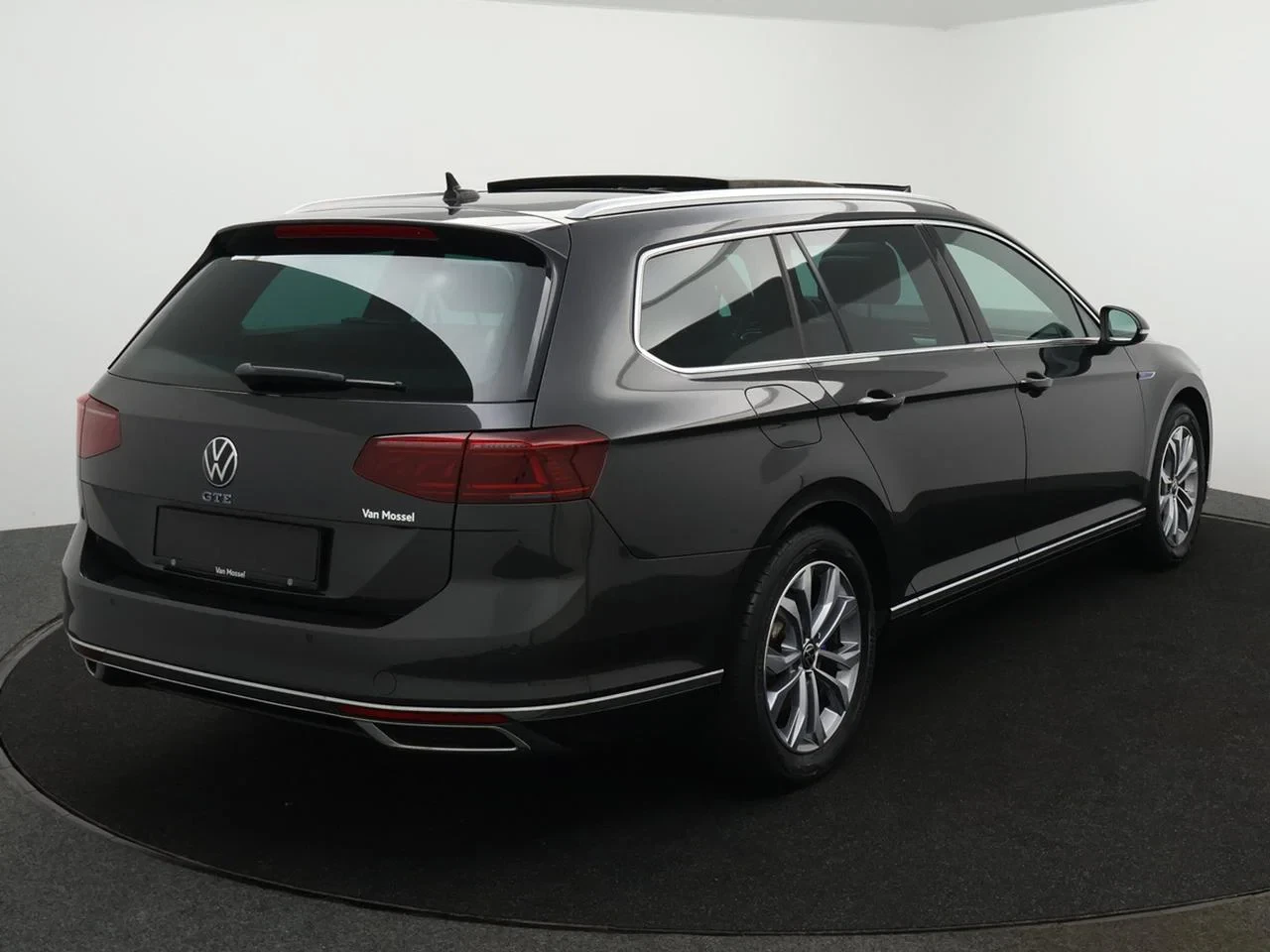 Volkswagen-Passat-image-13