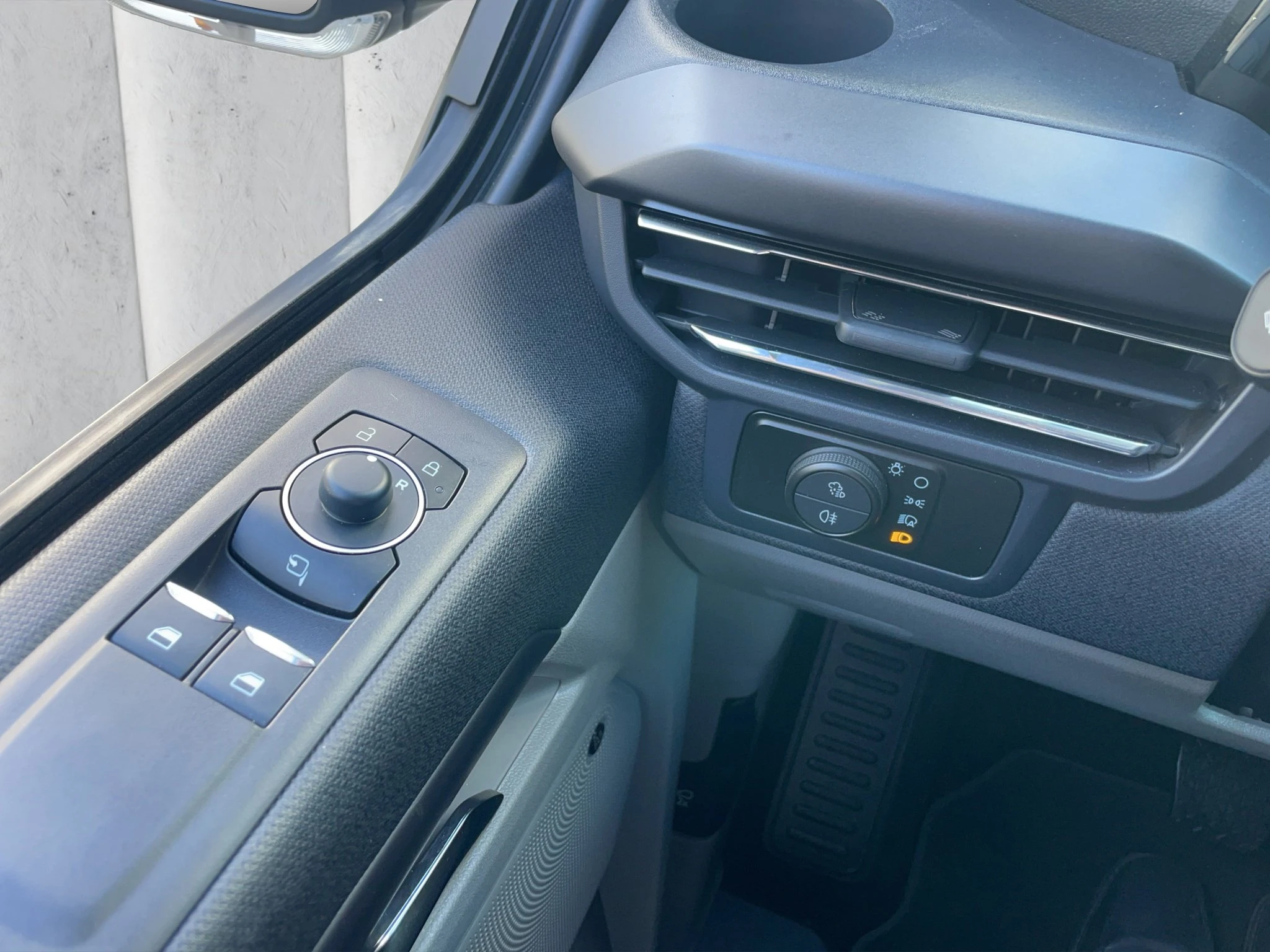 Ford-Tourneo Custom-image-16