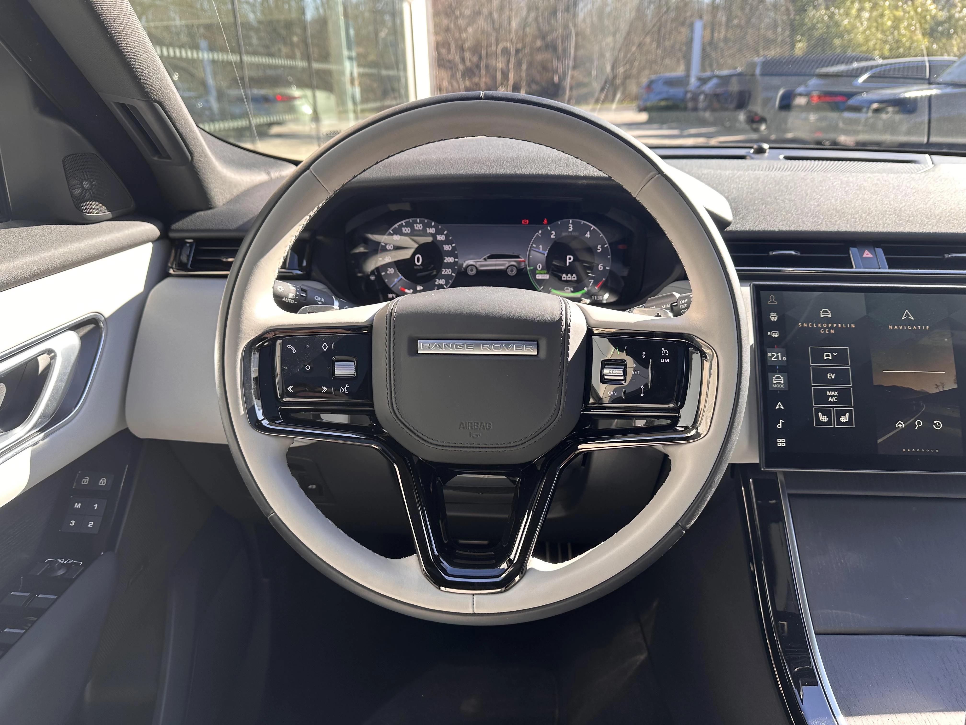 Land Rover-Range Rover Velar-image-12