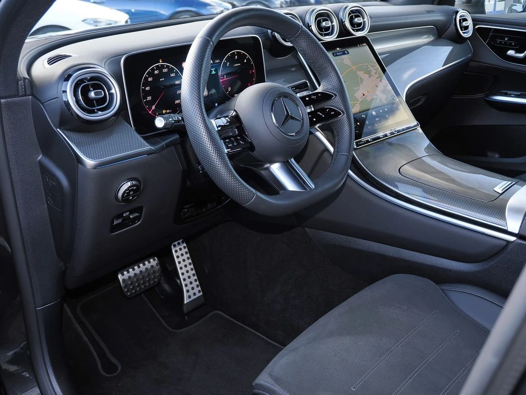 Mercedes-Benz-GLC 300 d-image-8