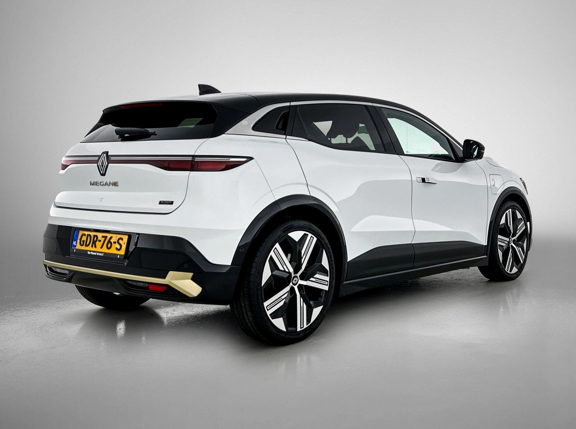 Renault-Megane E-Tech-image-3