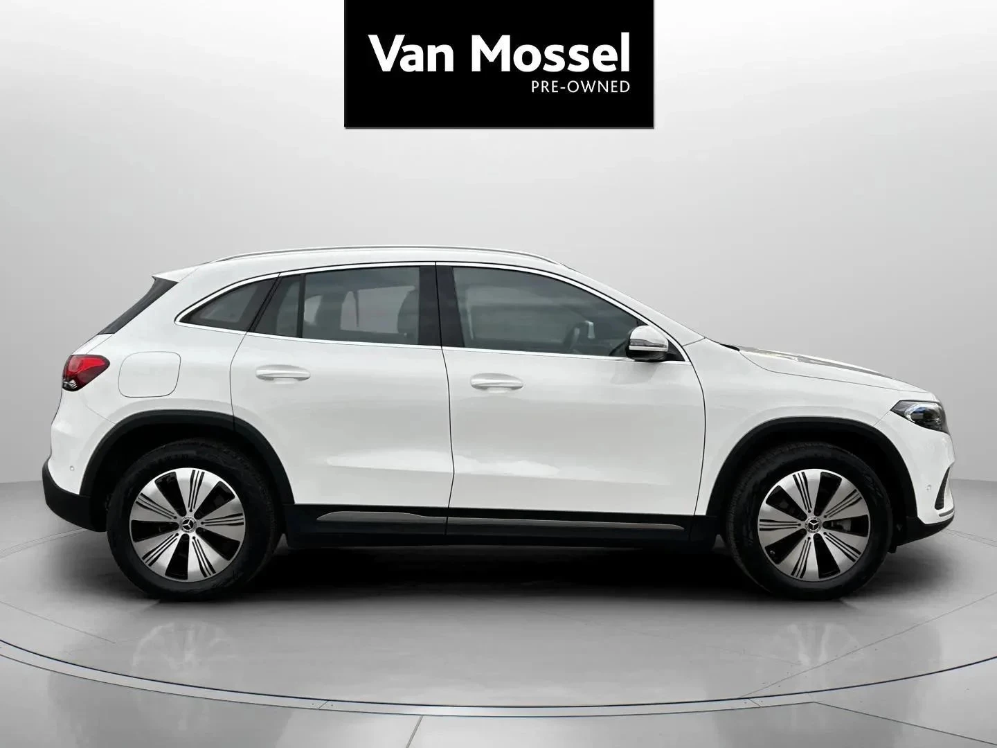 Mercedes-Benz-EQA-image-3