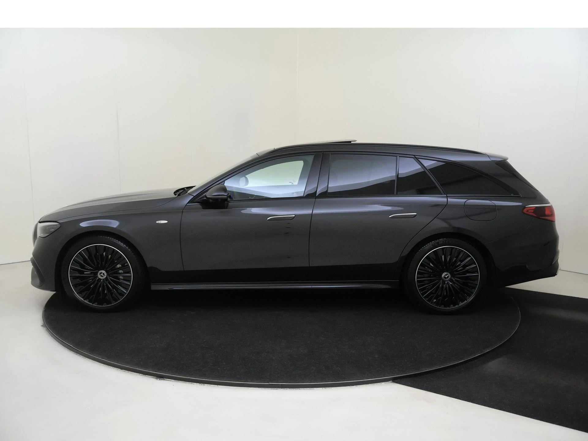 Mercedes-Benz-E-Klasse-image-7