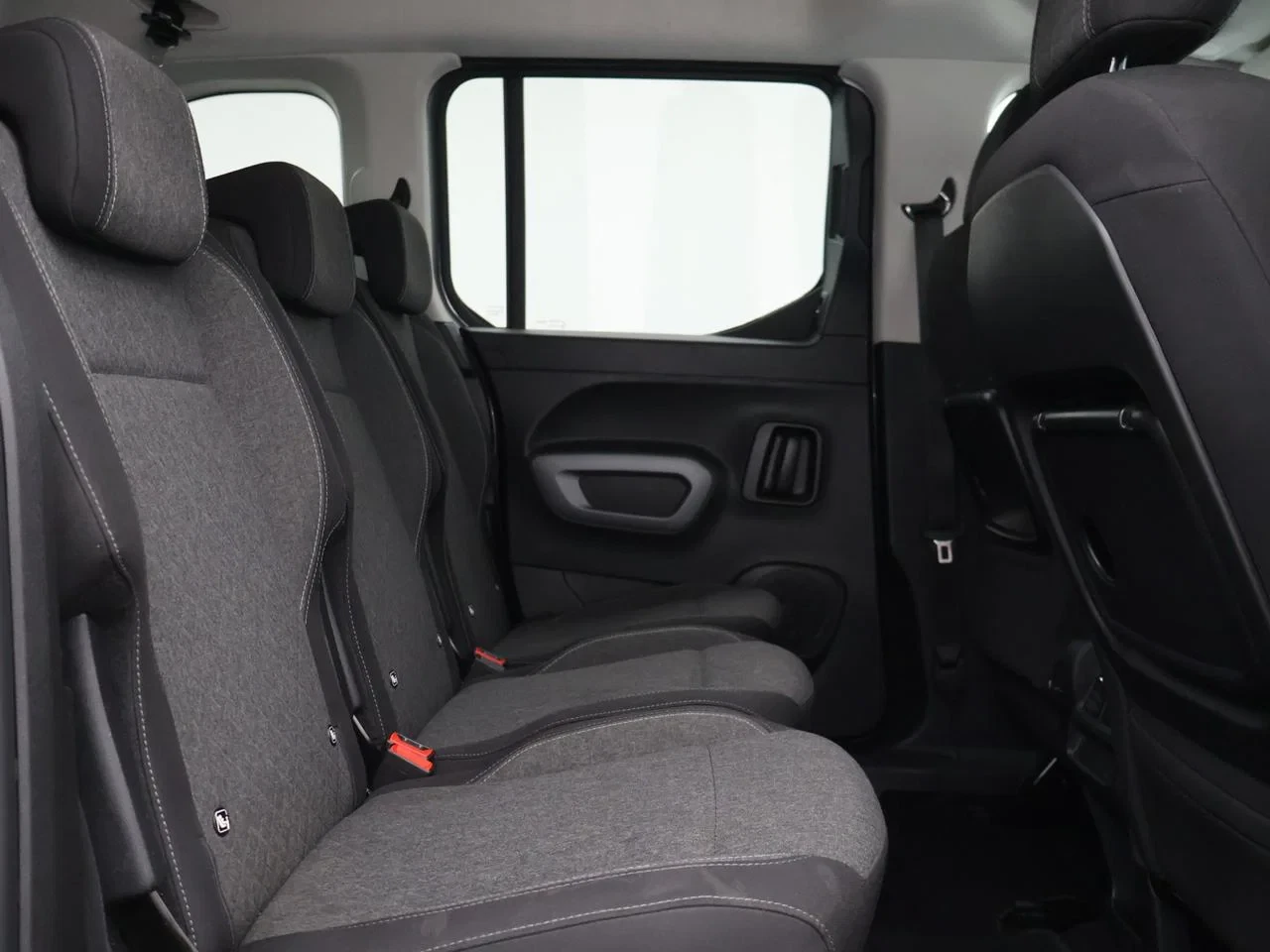 Opel-Combo Life-image-3
