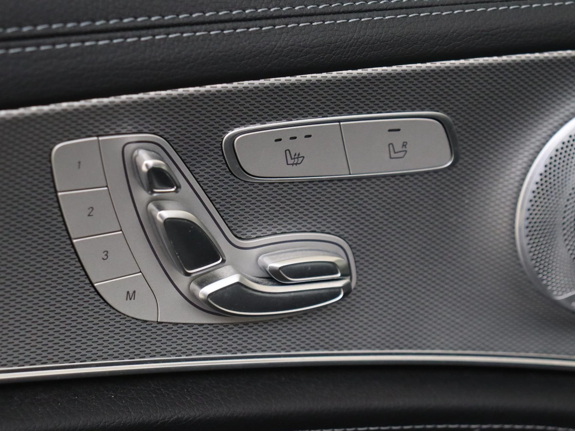 Mercedes-Benz-E-Klasse-image-24
