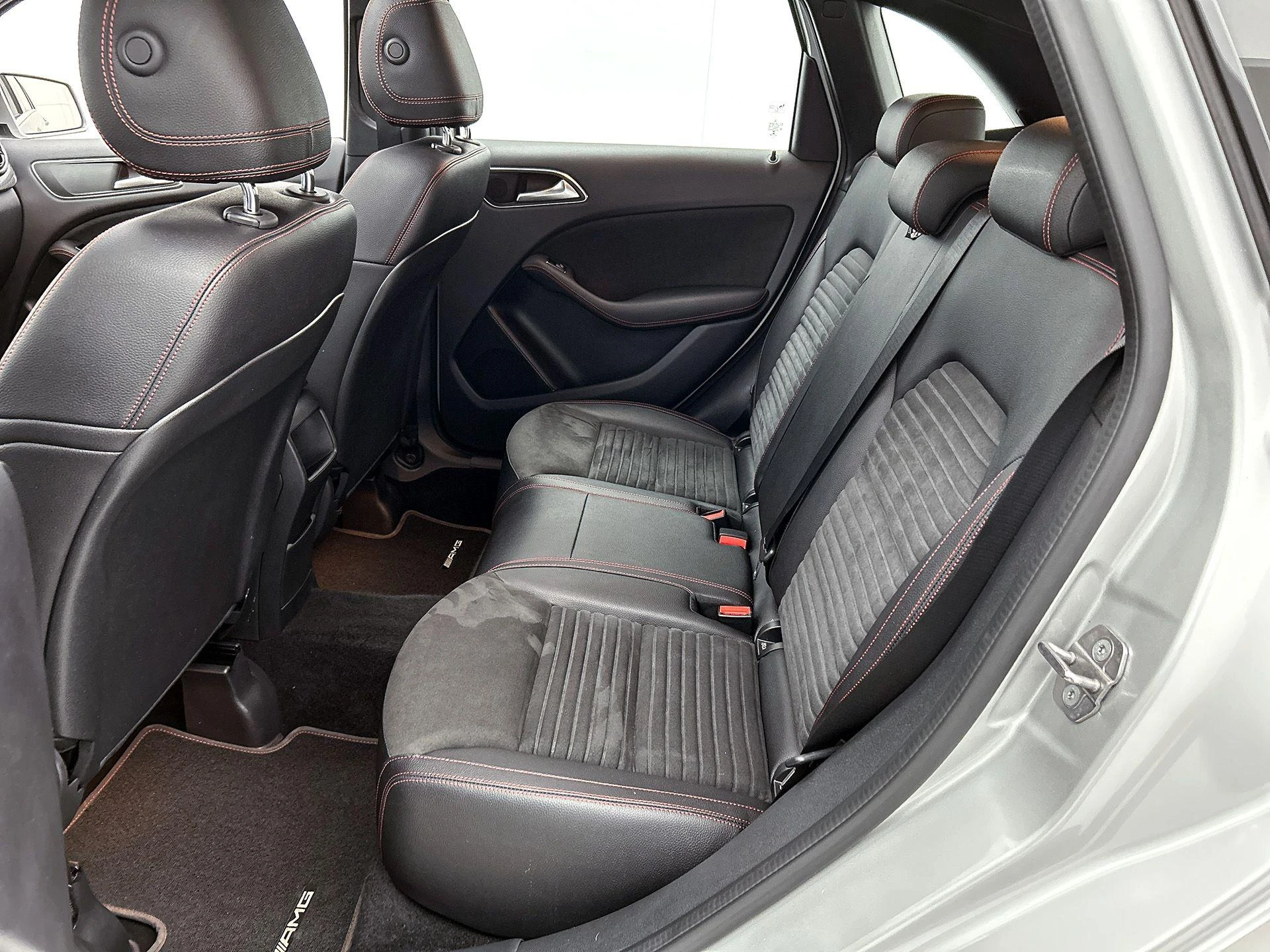 Mercedes-Benz-B-Klasse-image-26