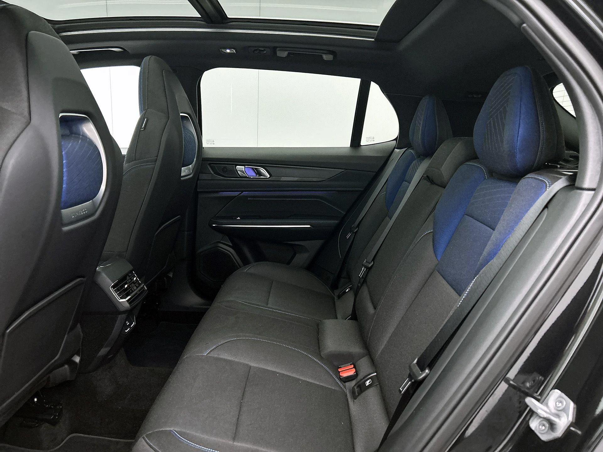 Lynk & Co-01-image-27