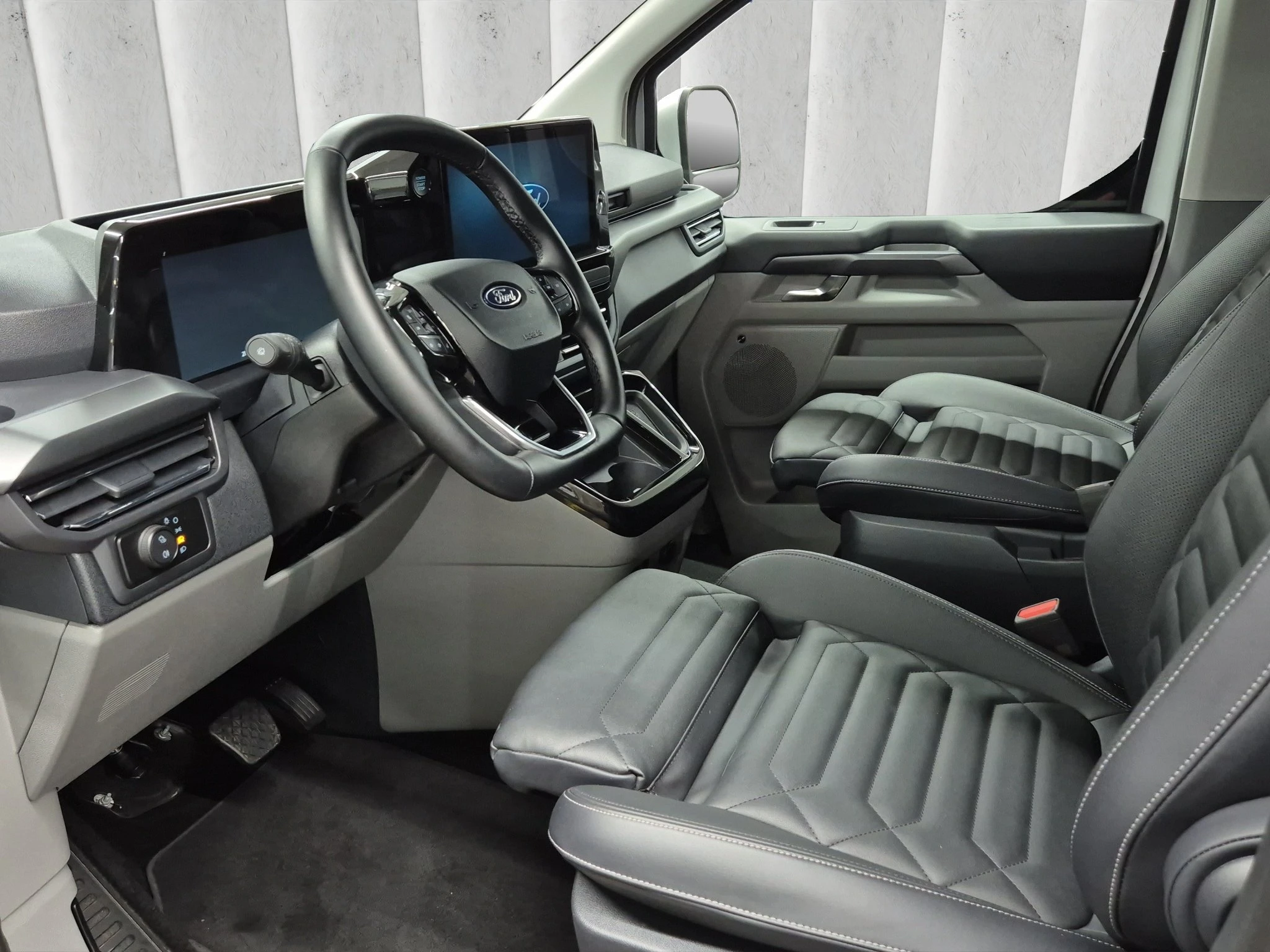 Ford-Tourneo Custom-image-9