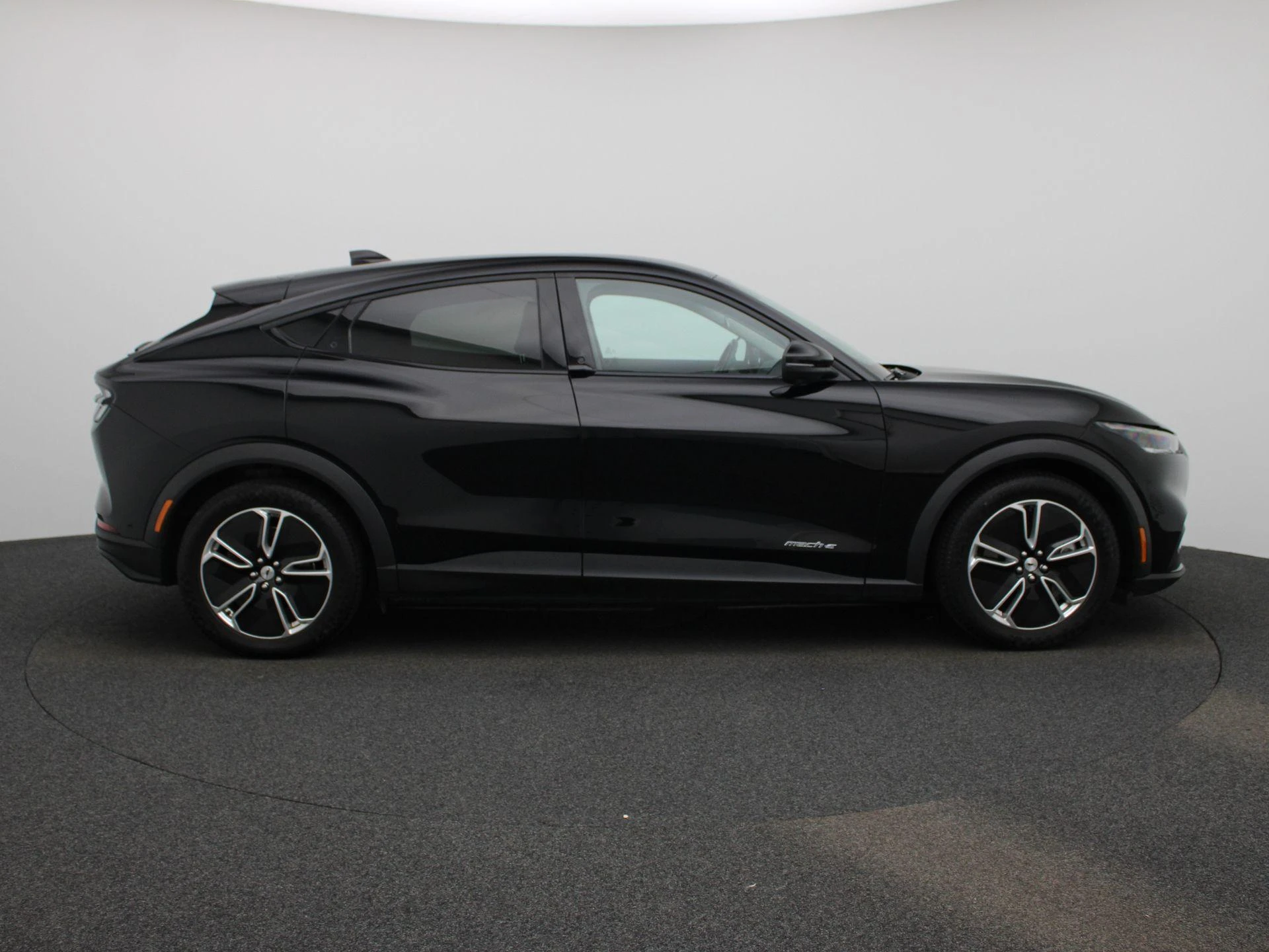 Ford Mustang Mach-E 72kWh Standard Range RWD