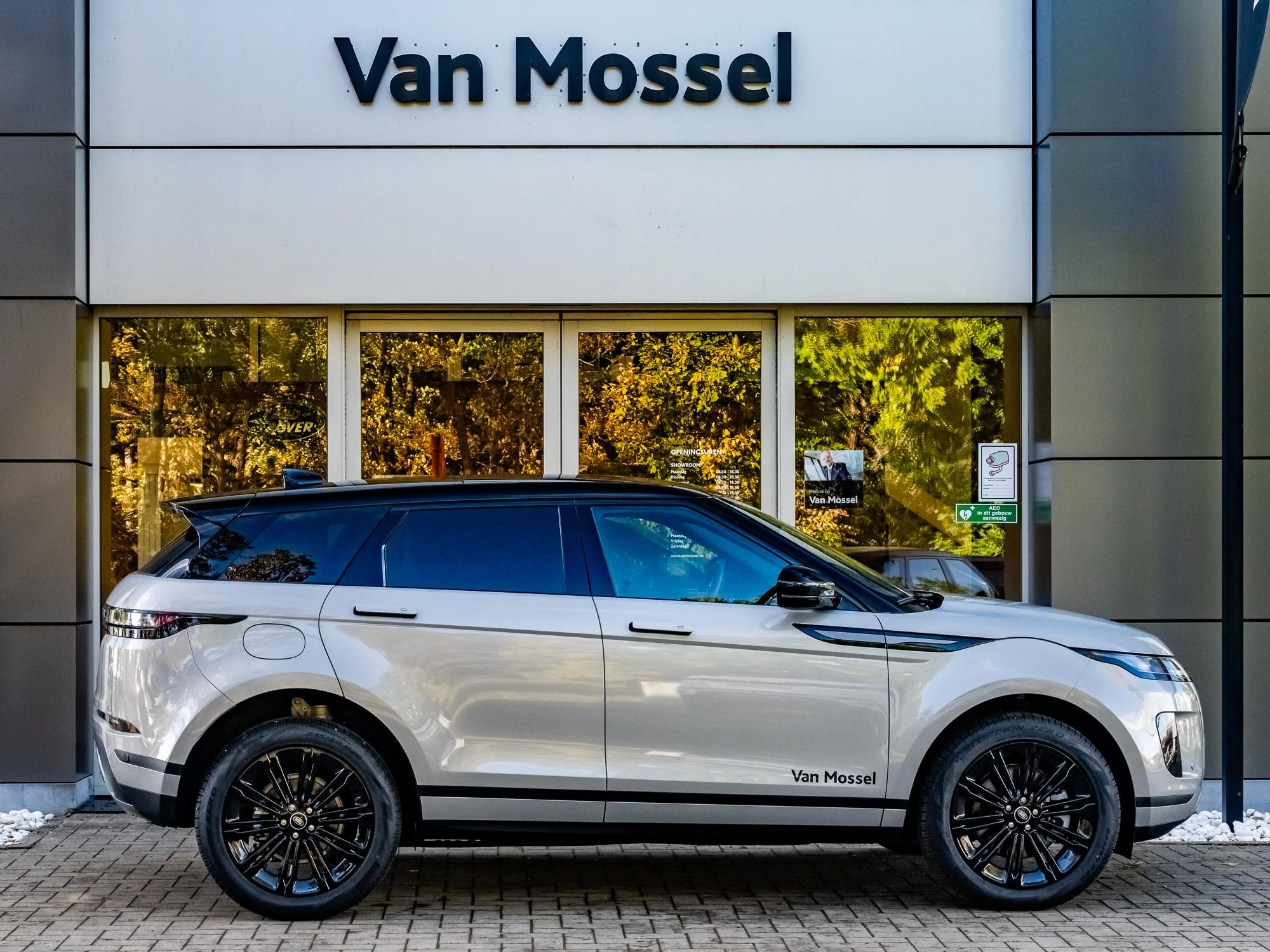 Land Rover-Range Rover Evoque-image-7
