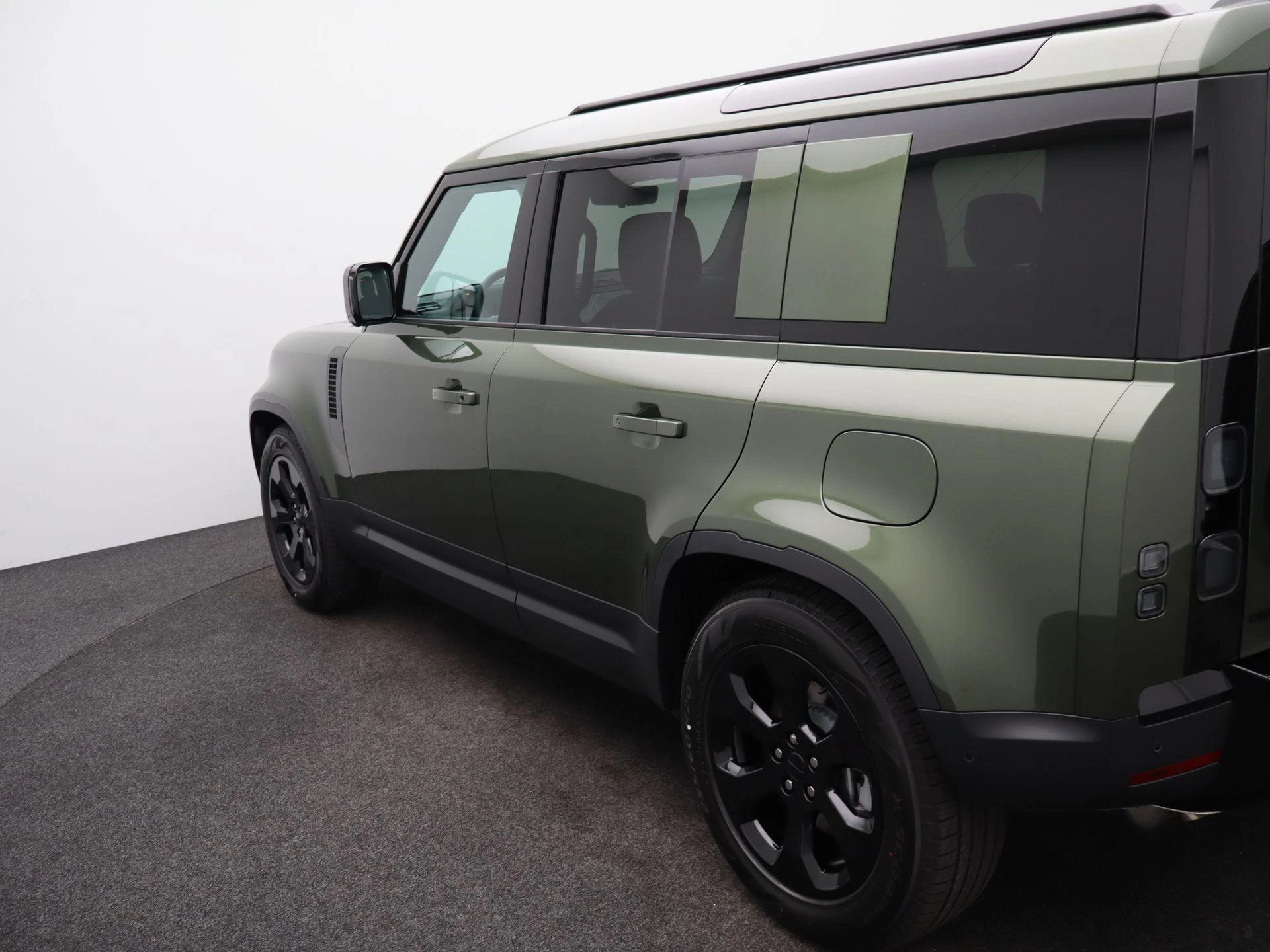 Land Rover-Defender-image-38