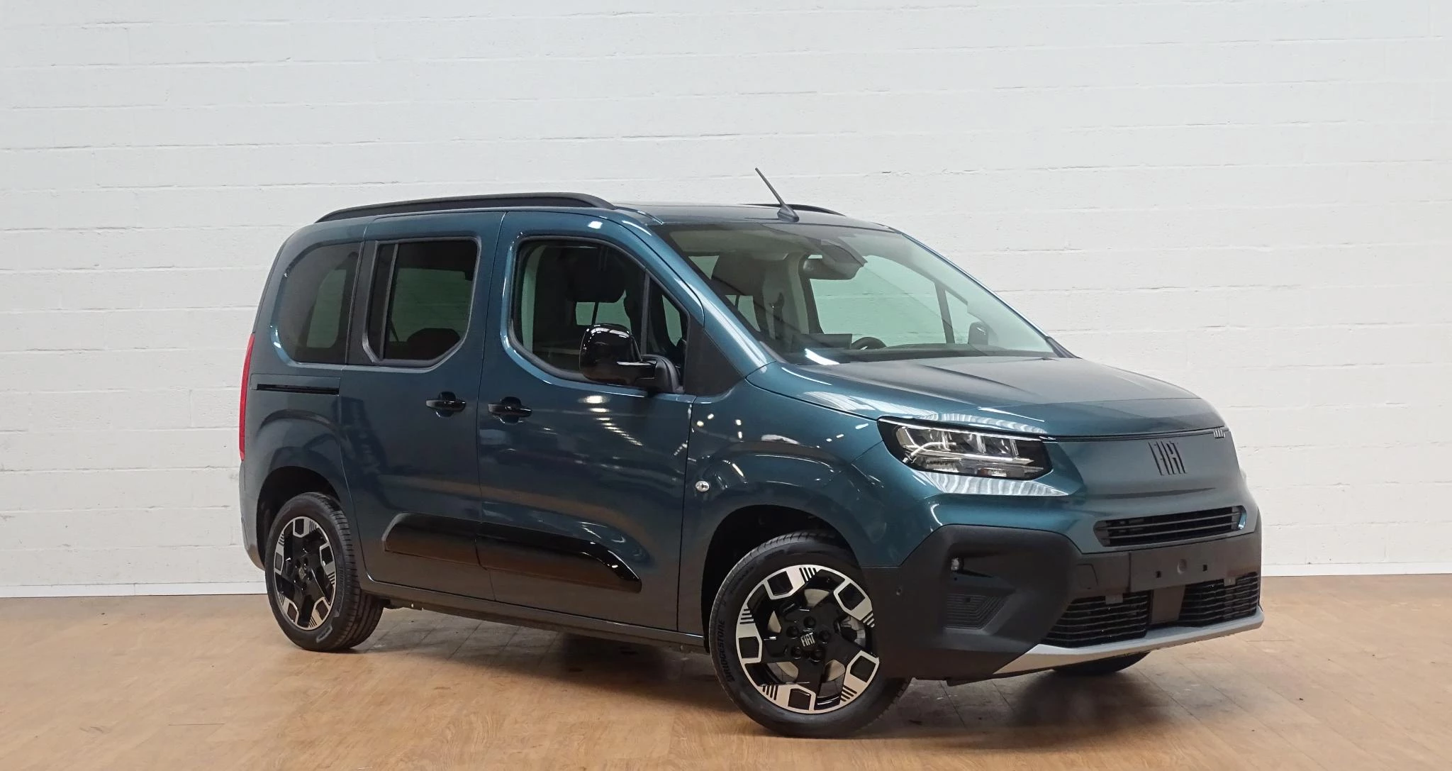 Fiat Qubo 1.2T +gps+camera+park pilot +magic top