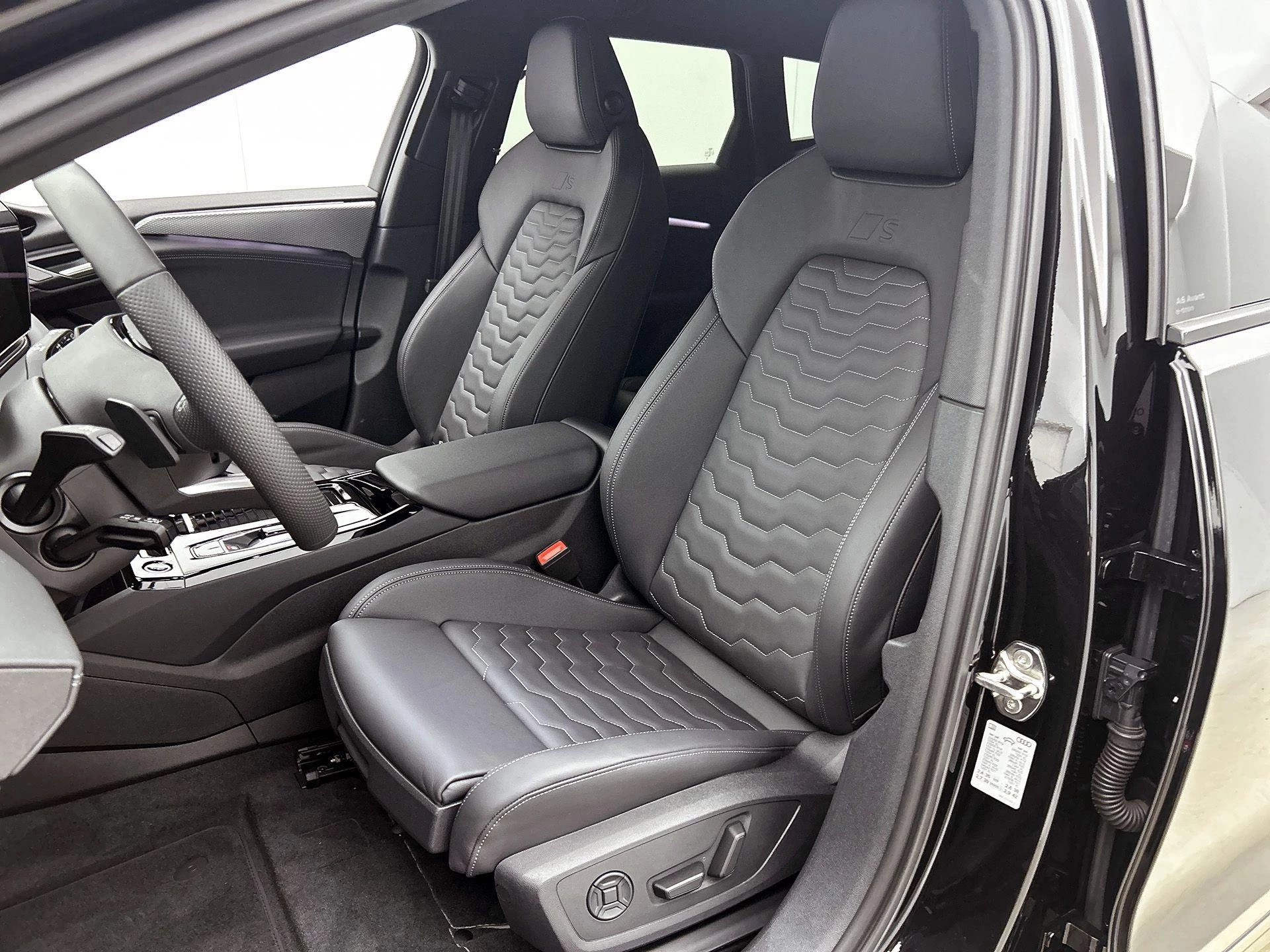 Audi-A6 Avant e-tron-image-37