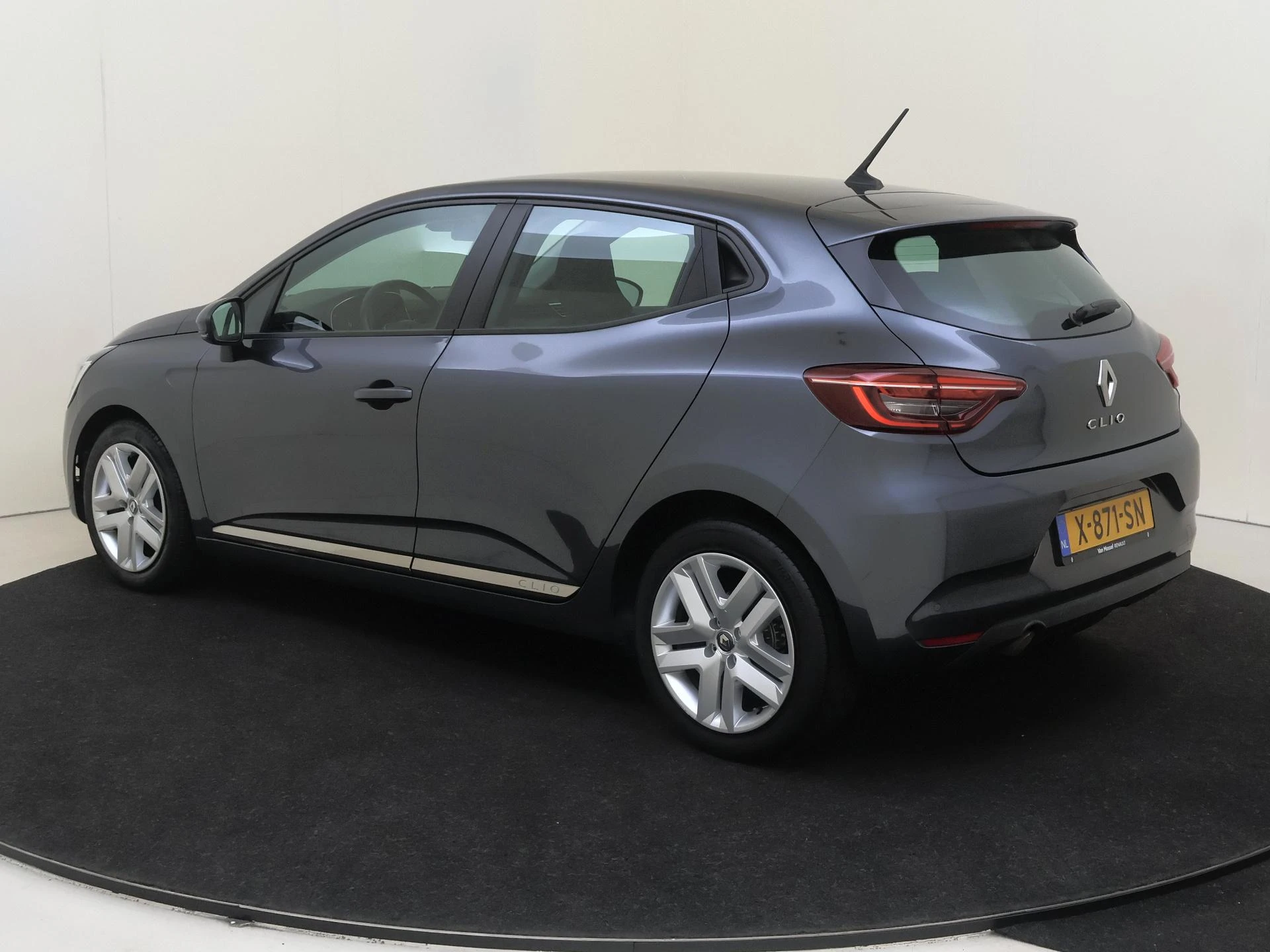 Renault-Clio-image-2