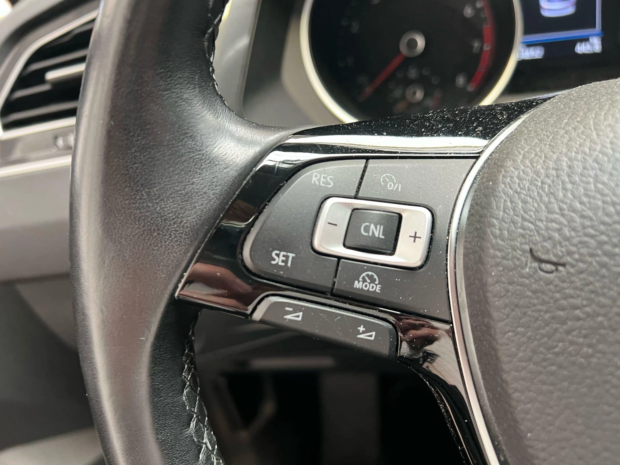 Volkswagen Tiguan 1.4 TSI Connected Series