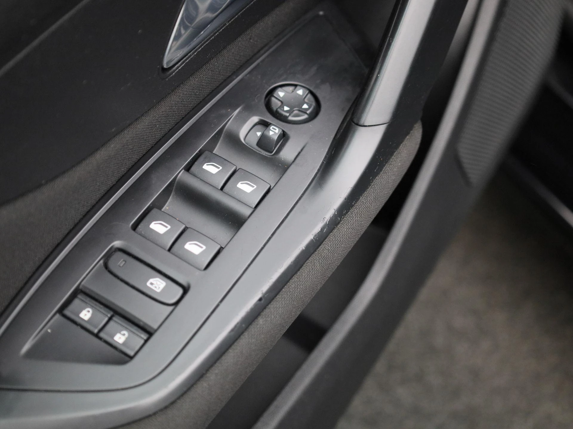 Peugeot-308-image-24