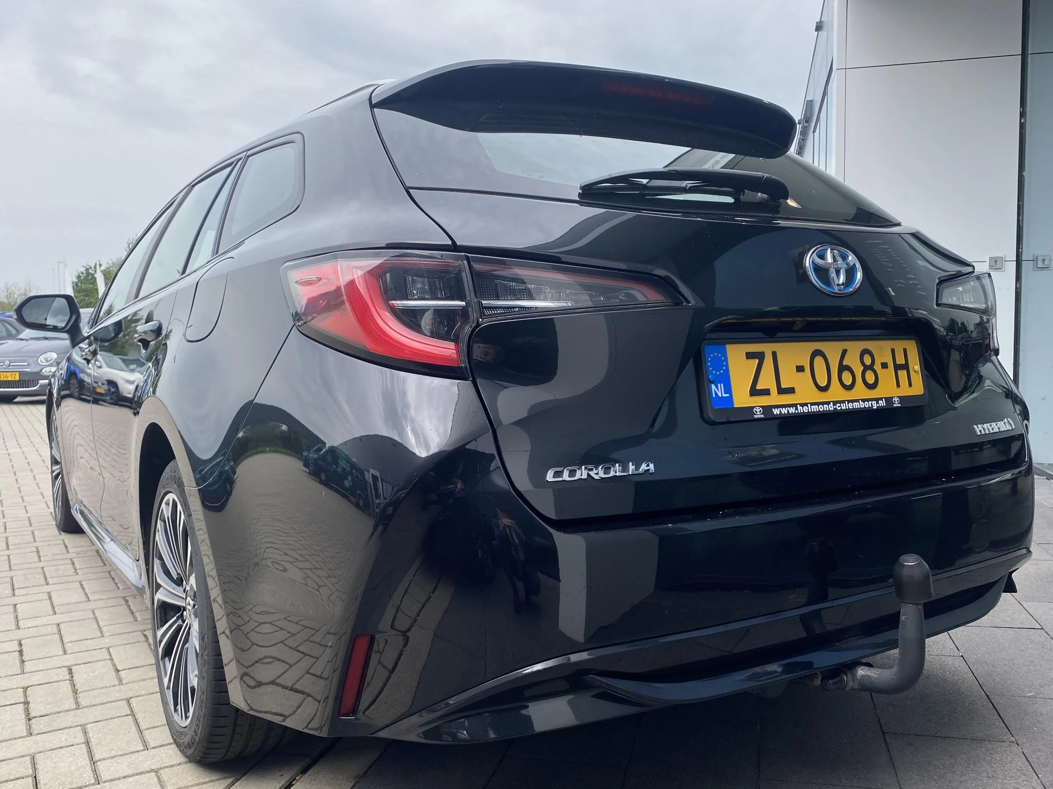 Toyota-Corolla Touring Sports-image-2