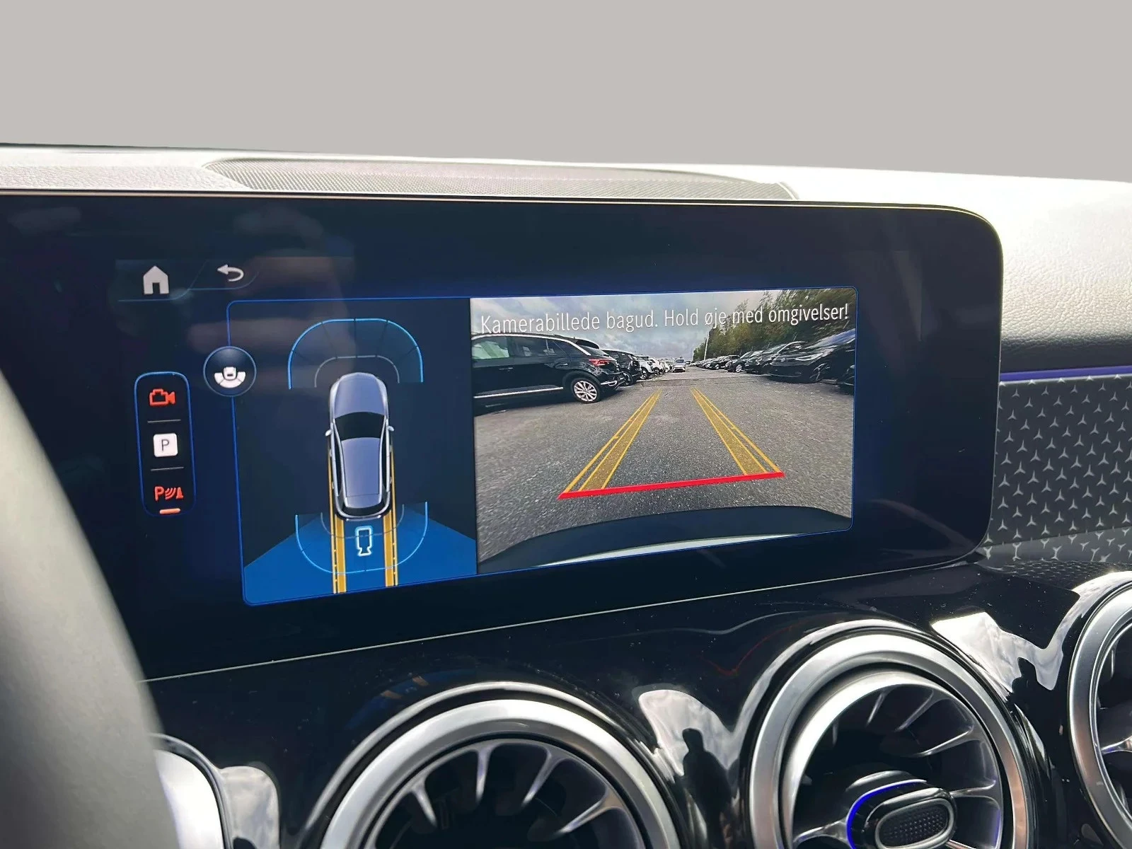 Mercedes-Benz-EQB-image-18