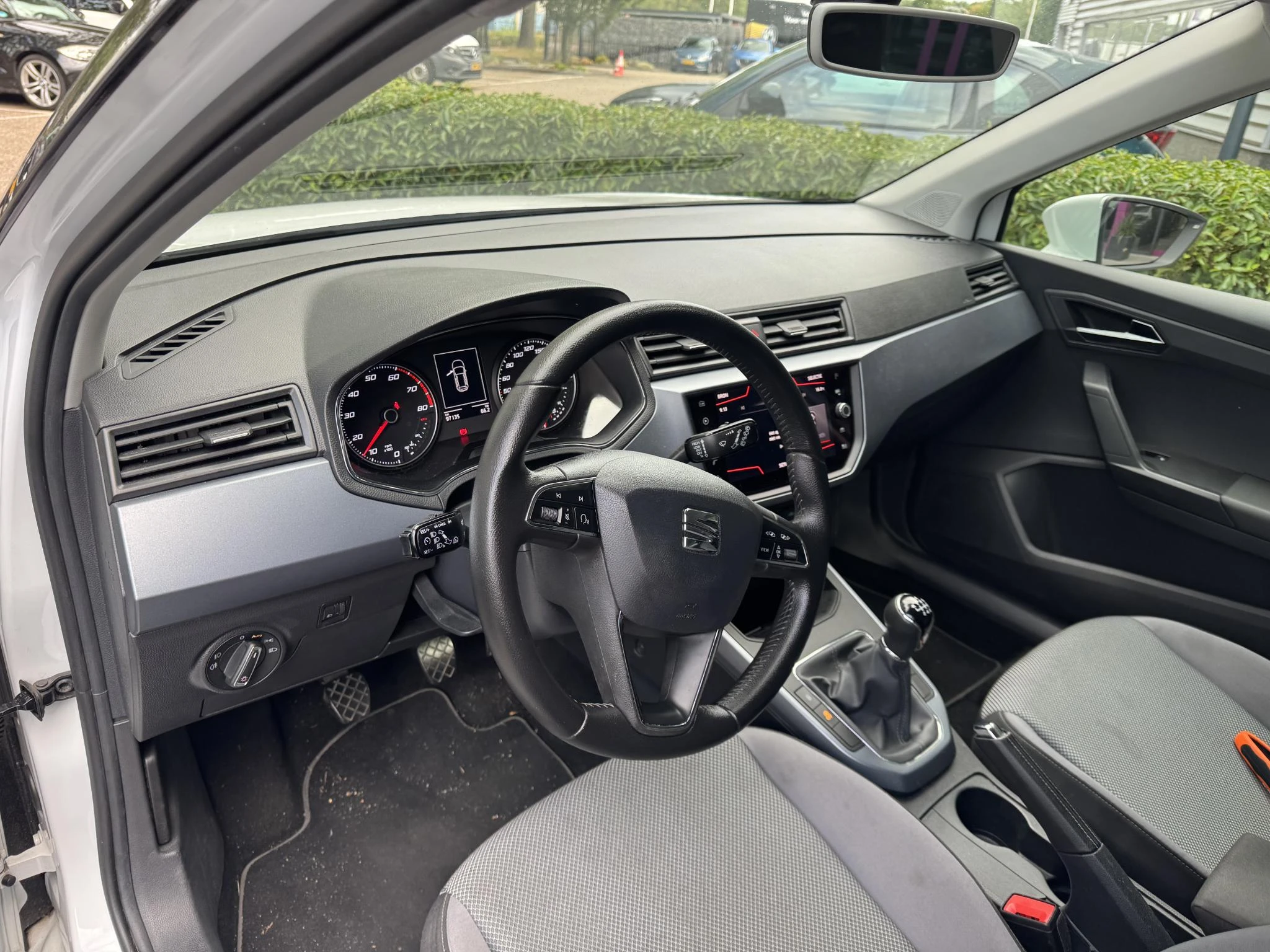 SEAT-Arona-image-3