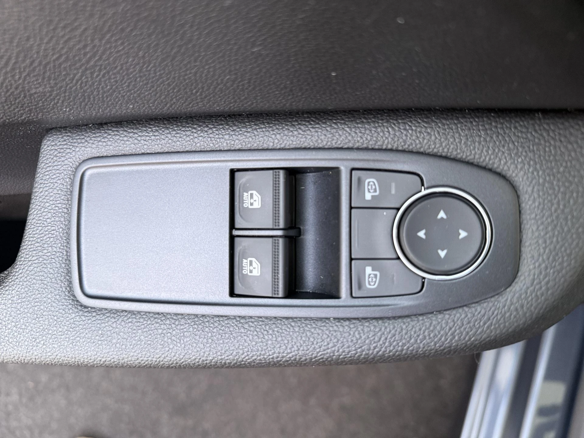 Renault-Clio-image-23